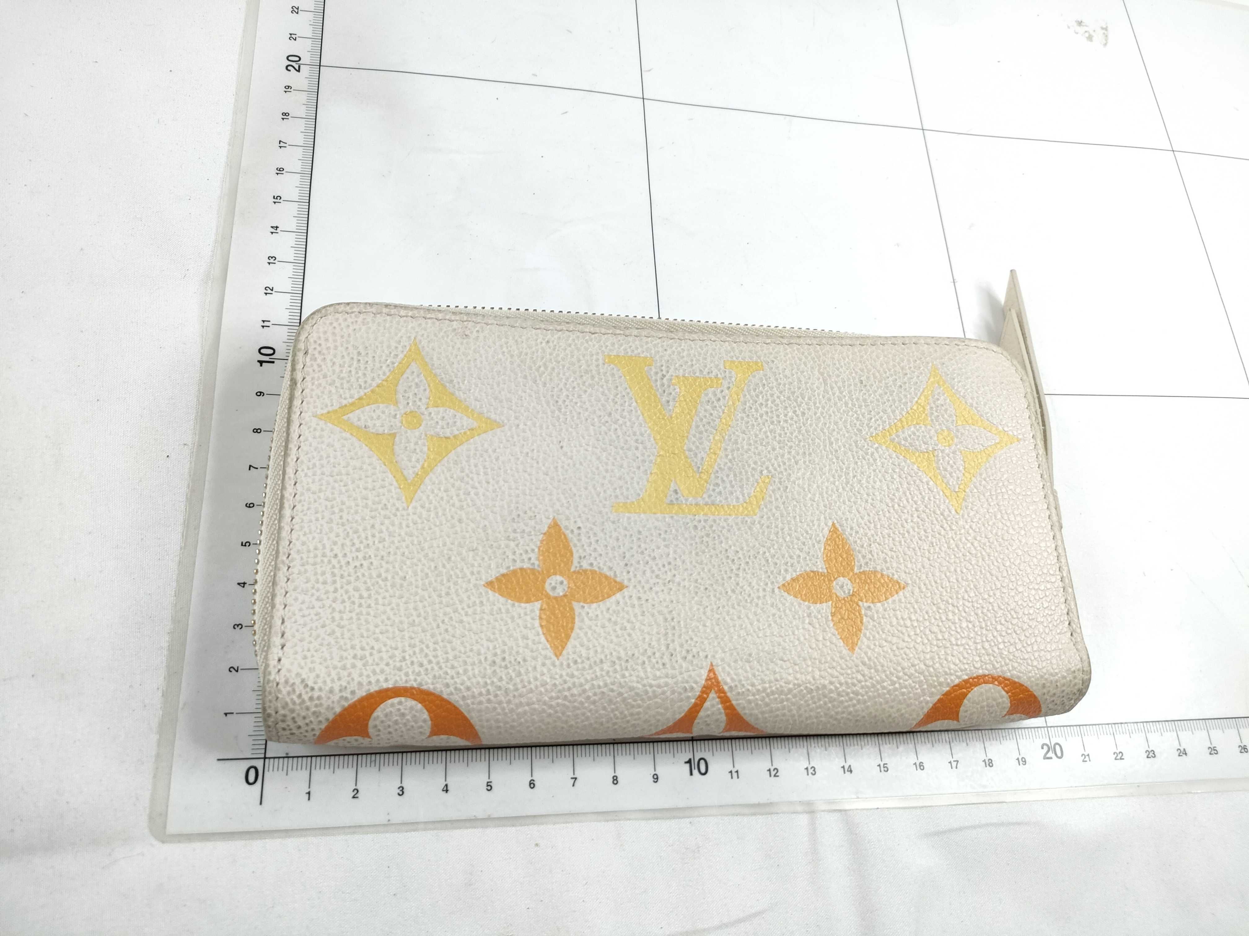 Monogram Empreinte Louis Vuitton Zippy Wallet Monogram Empreinte LV Gradient M82206 Wallet — view 2