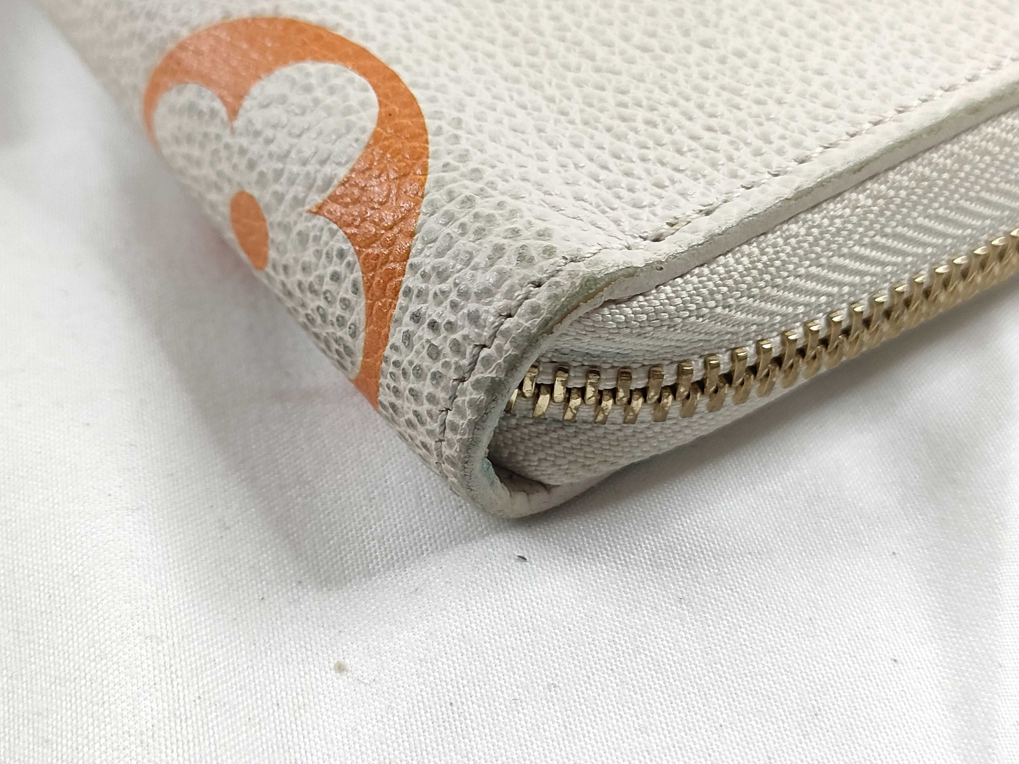 Monogram Empreinte Louis Vuitton Zippy Wallet Monogram Empreinte LV Gradient M82206 Wallet — view 3