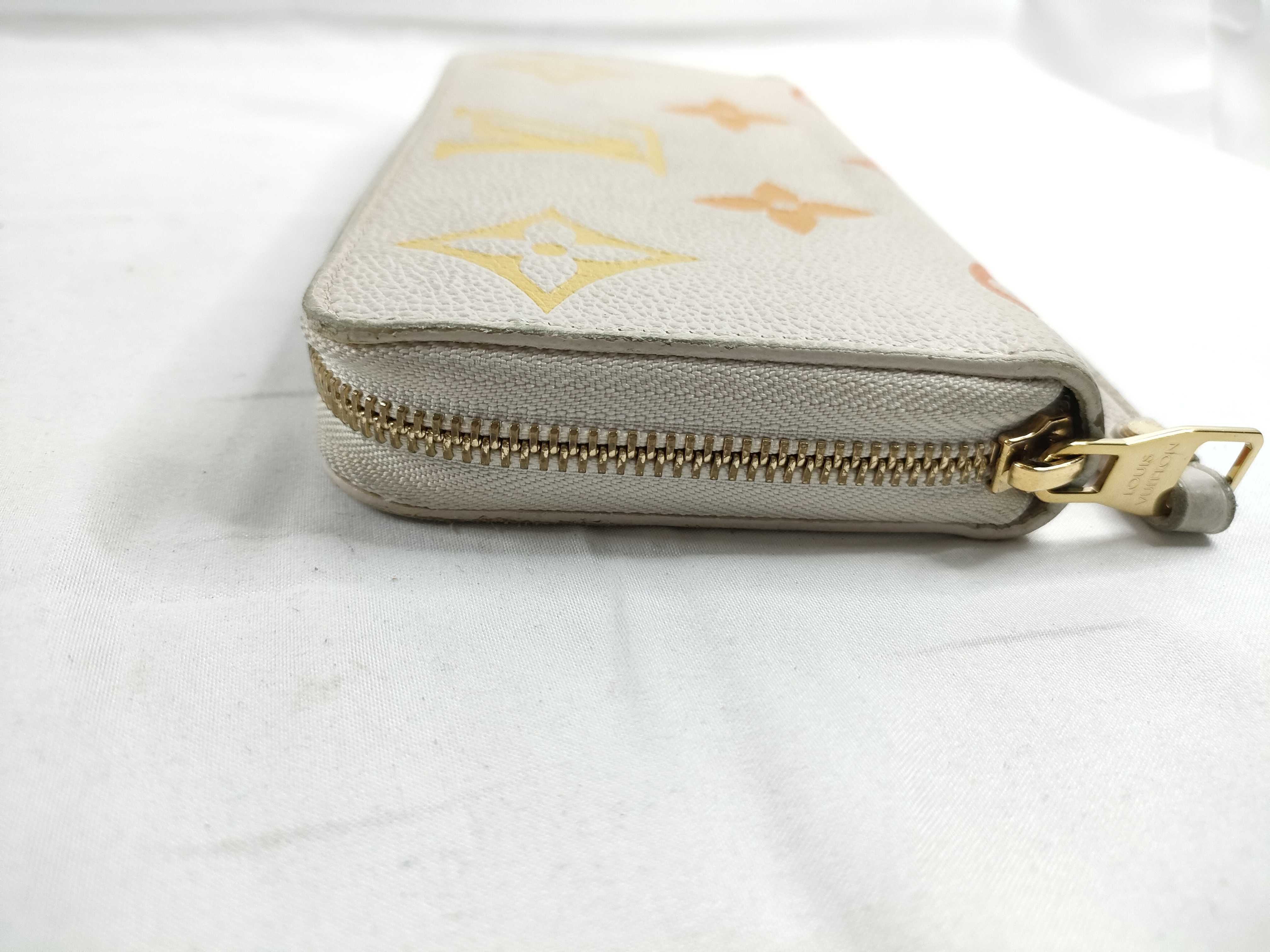 Monogram Empreinte Louis Vuitton Zippy Wallet Monogram Empreinte LV Gradient M82206 Wallet — view 5