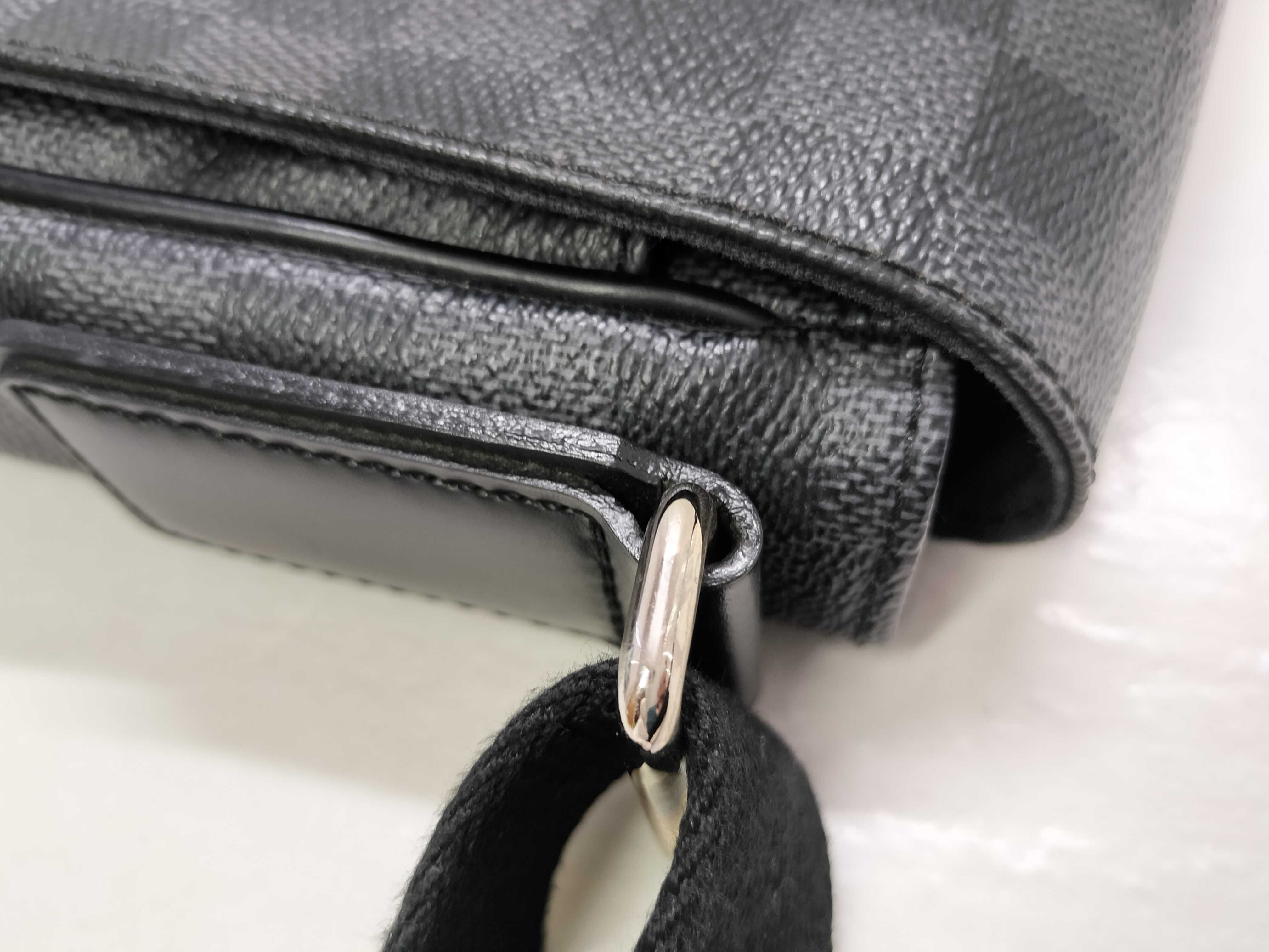 Damier Graphite PH- District Messenger Bag Black Damier Canvas Graphite 25cm Shoulder Bag — view 5