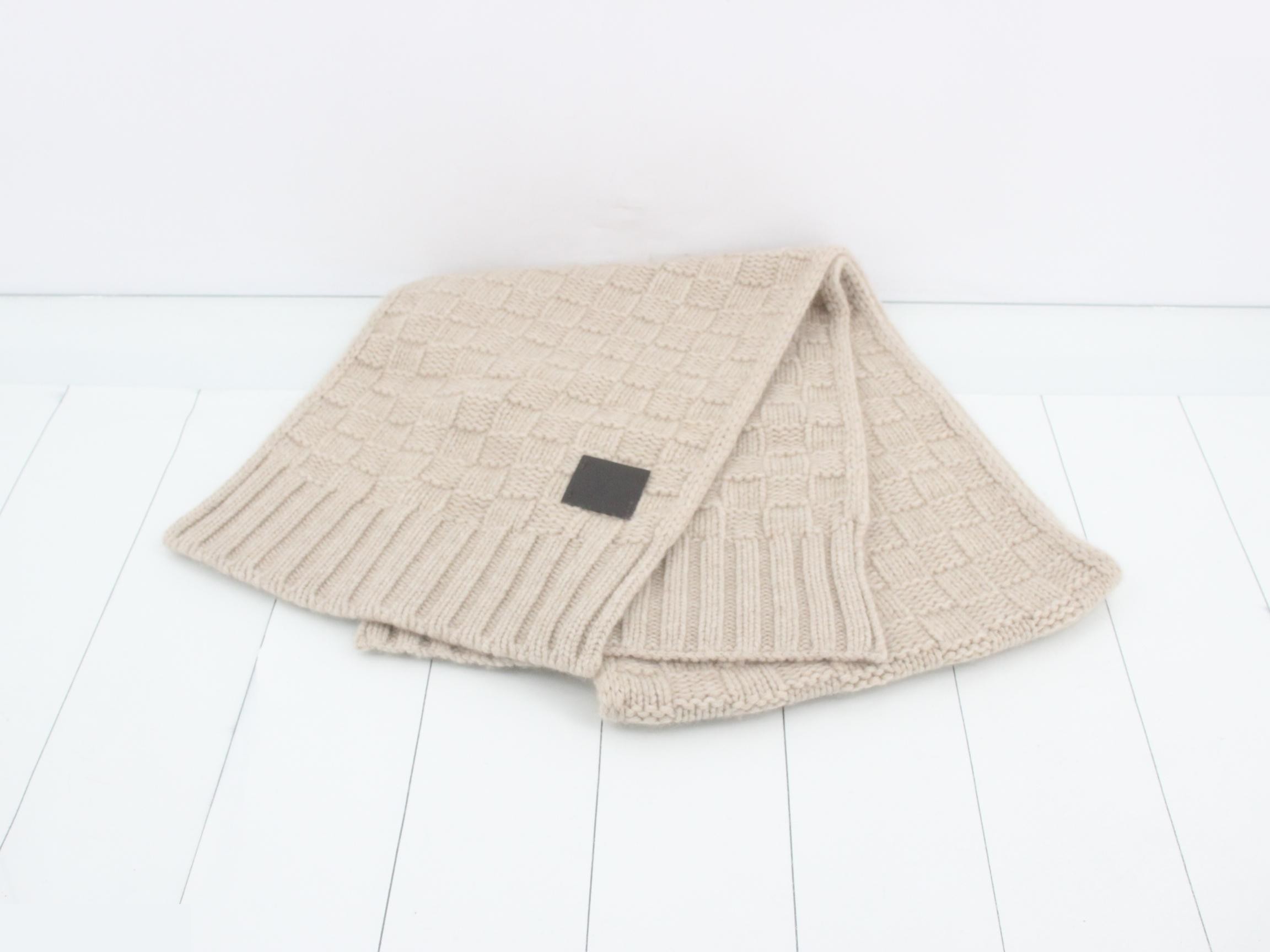 Tag attached. Echarpe Helsinki, beige. — view 2
