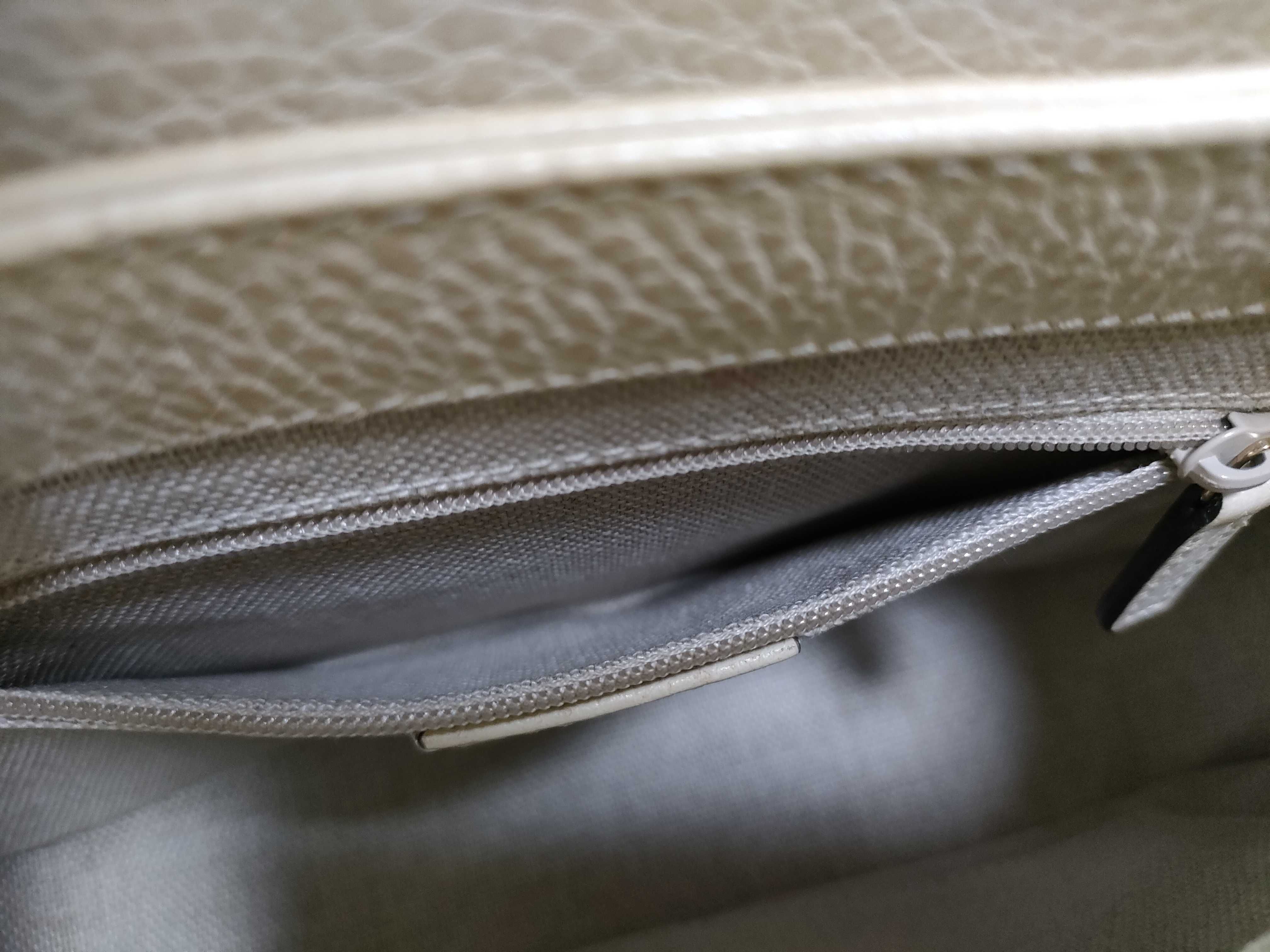 Interlocking G Chain Shoulder Bag — view 10