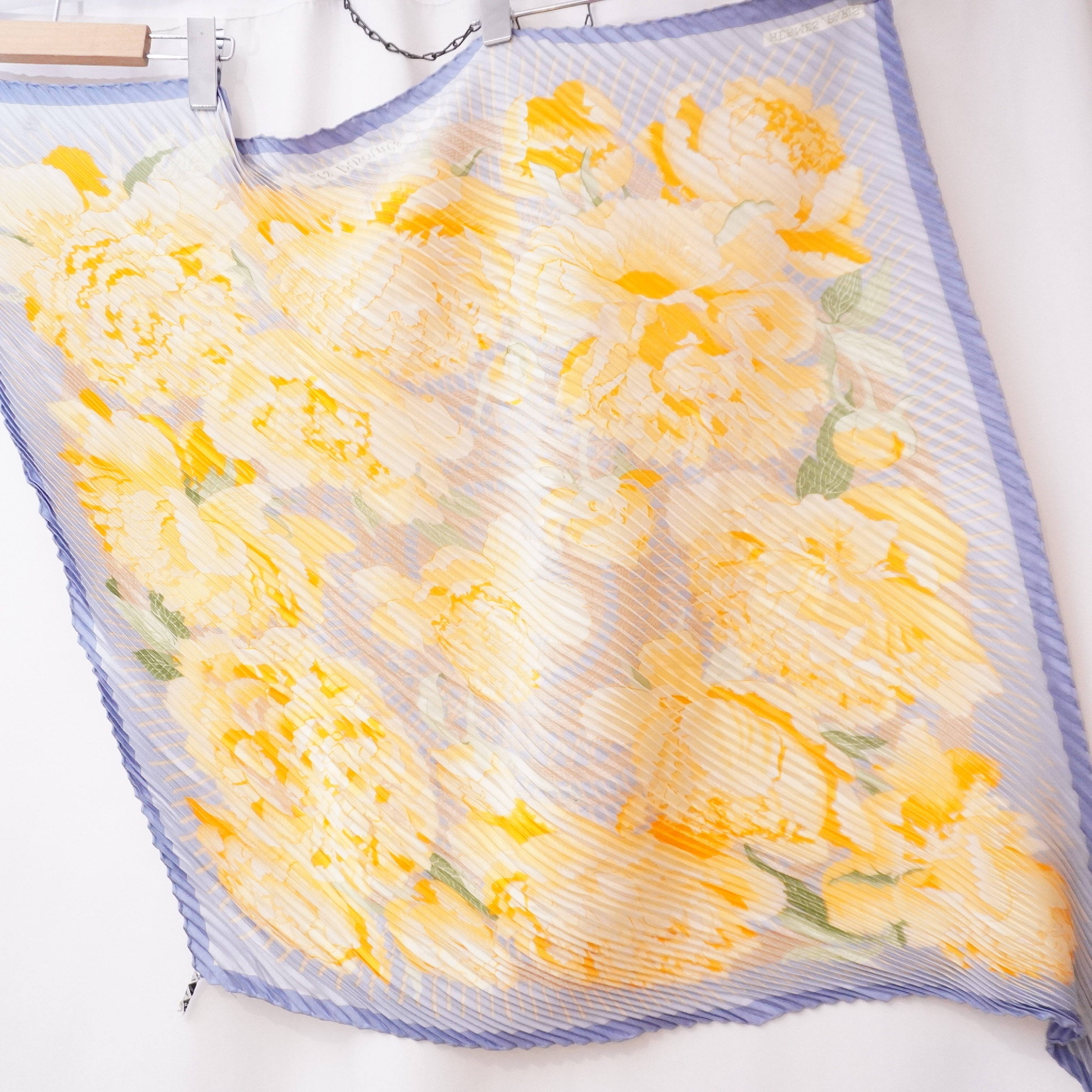 Carre 90 Les Pivoines Scarf and other accessories — view 7