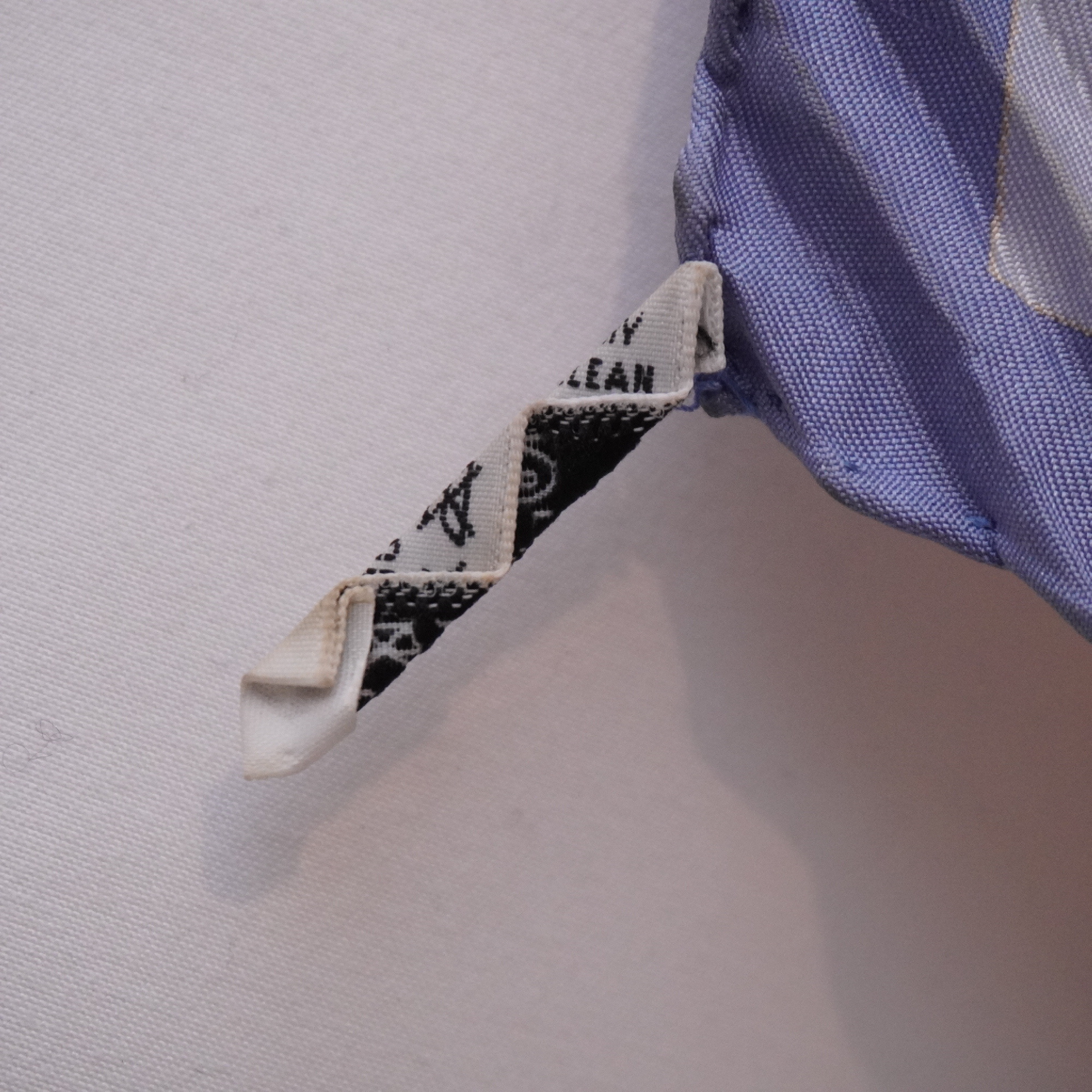 Carre 90 Les Pivoines Scarf and other accessories — view 9