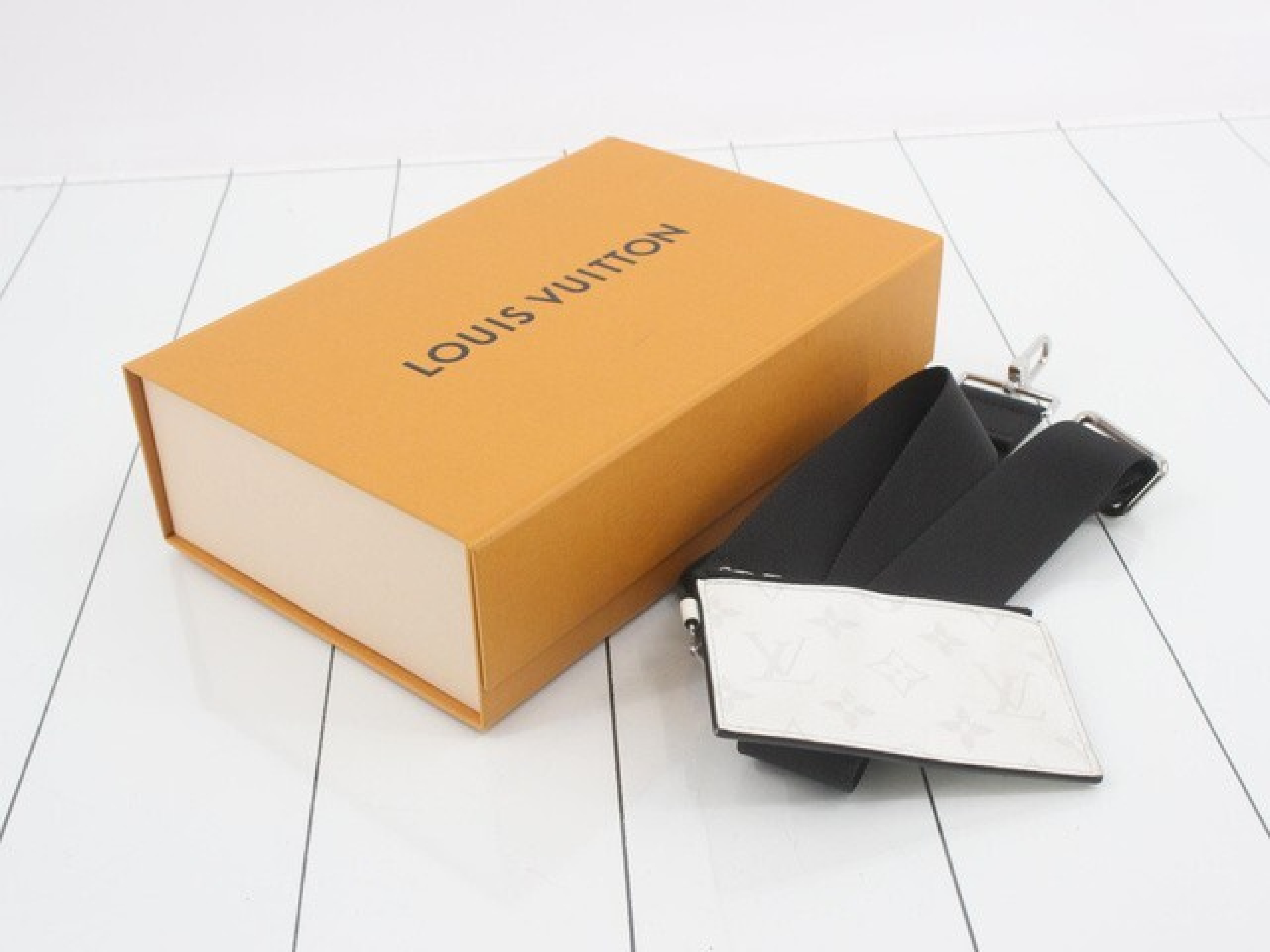 Taigarama Gaston Wearable Wallet (IC Chip Activated) Shoulder Bag — view 9