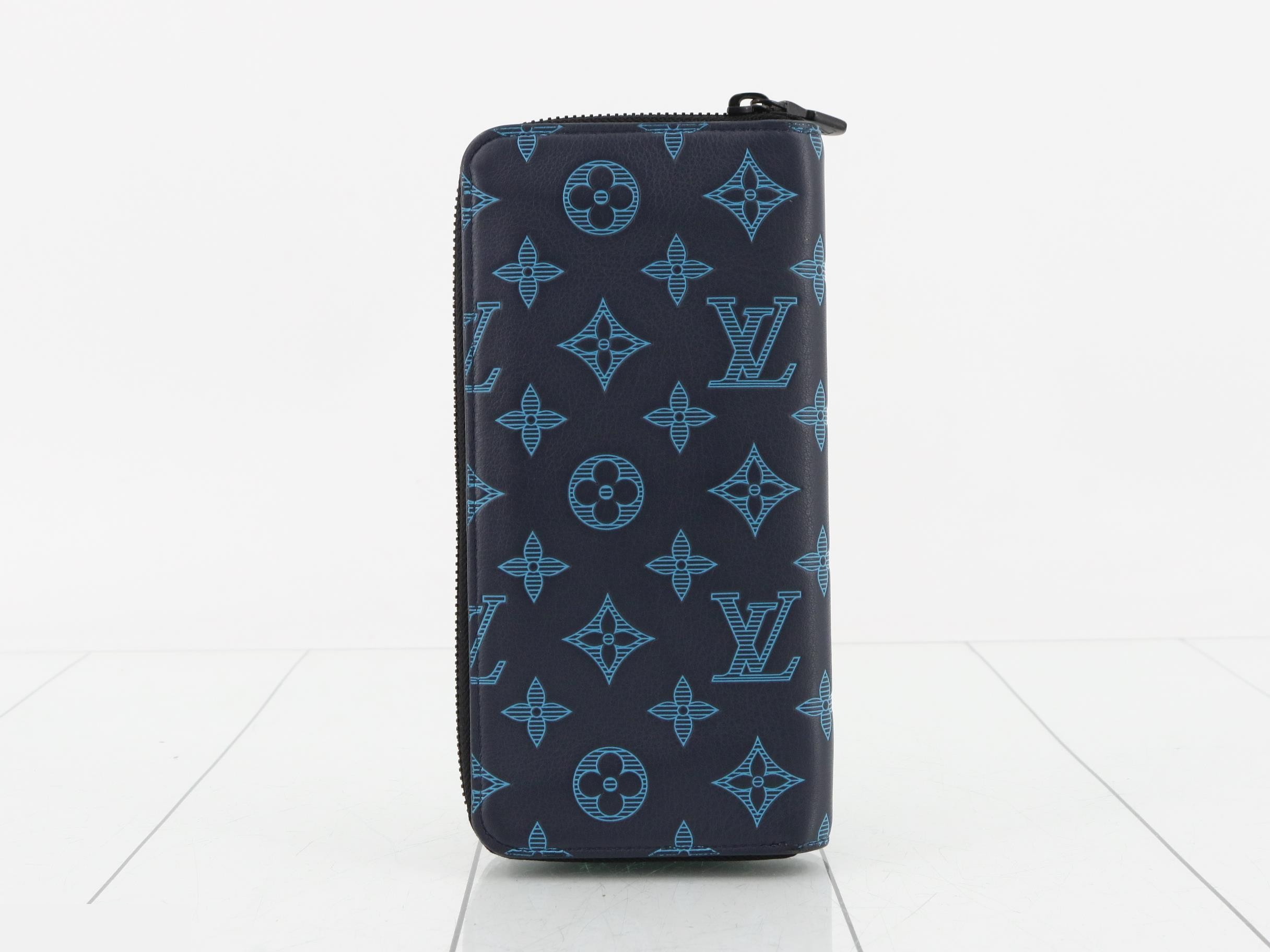 Monogram Vertical — view 2