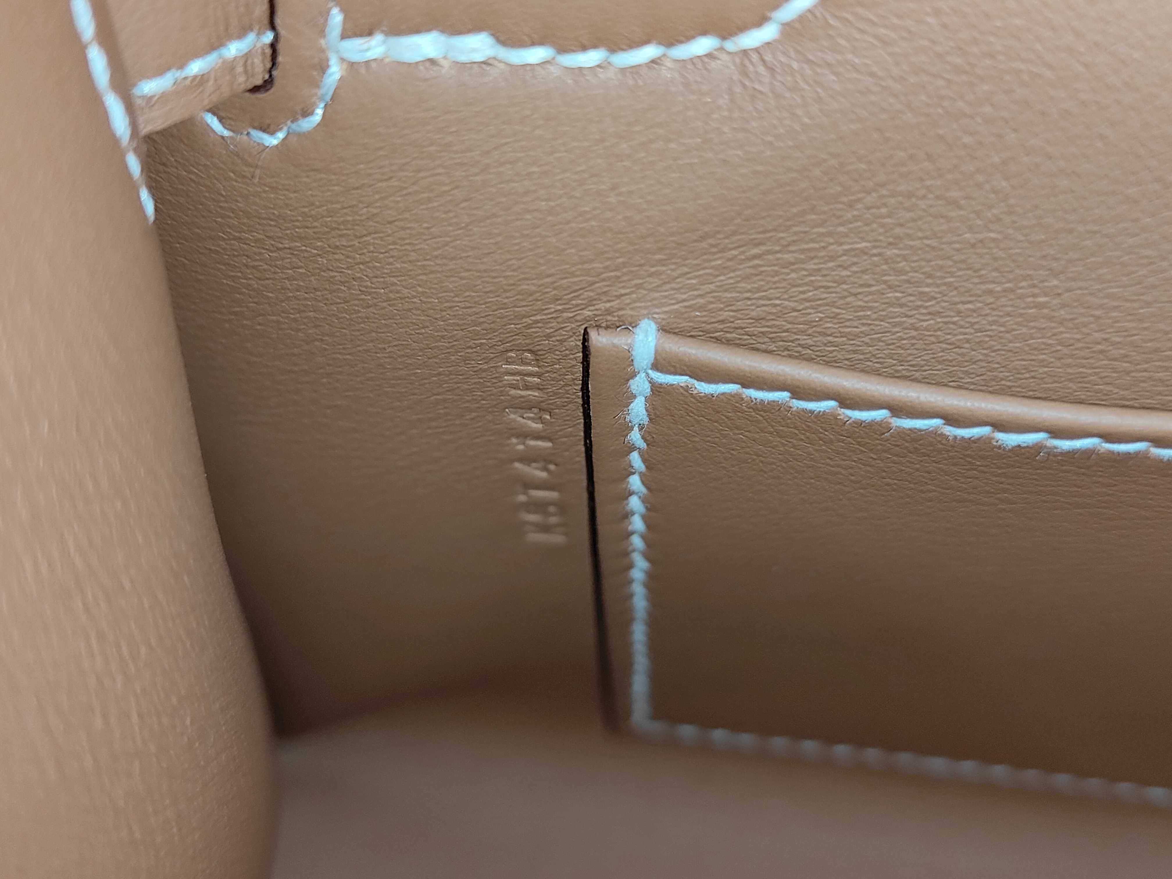 Pochette Kelly Gold Swift Leather Silver Hardware K Stamp Handbag — view 9