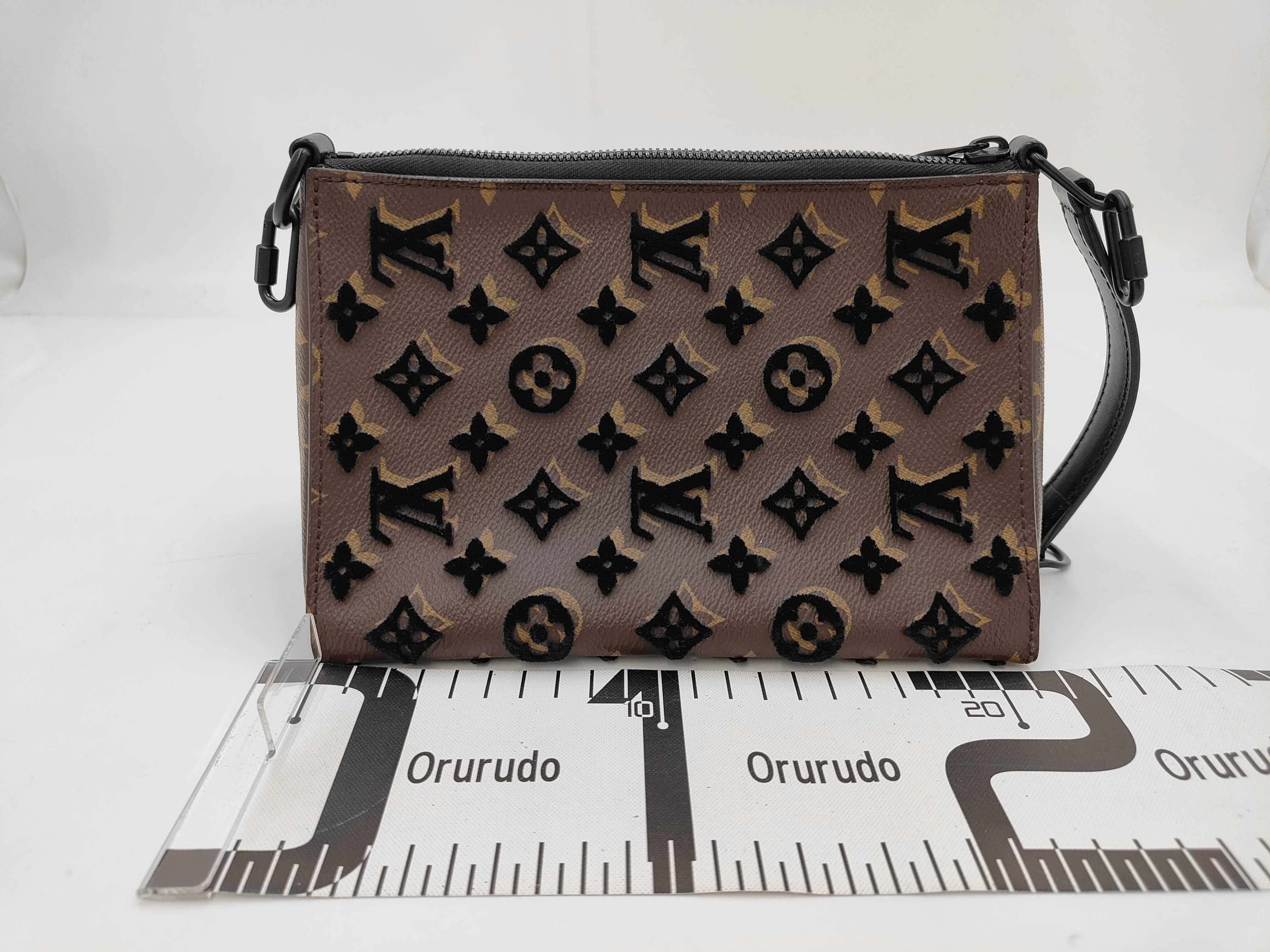 M45070 Monogram Taftage Triangle Messenger Shoulder Bag Handbag — view 2