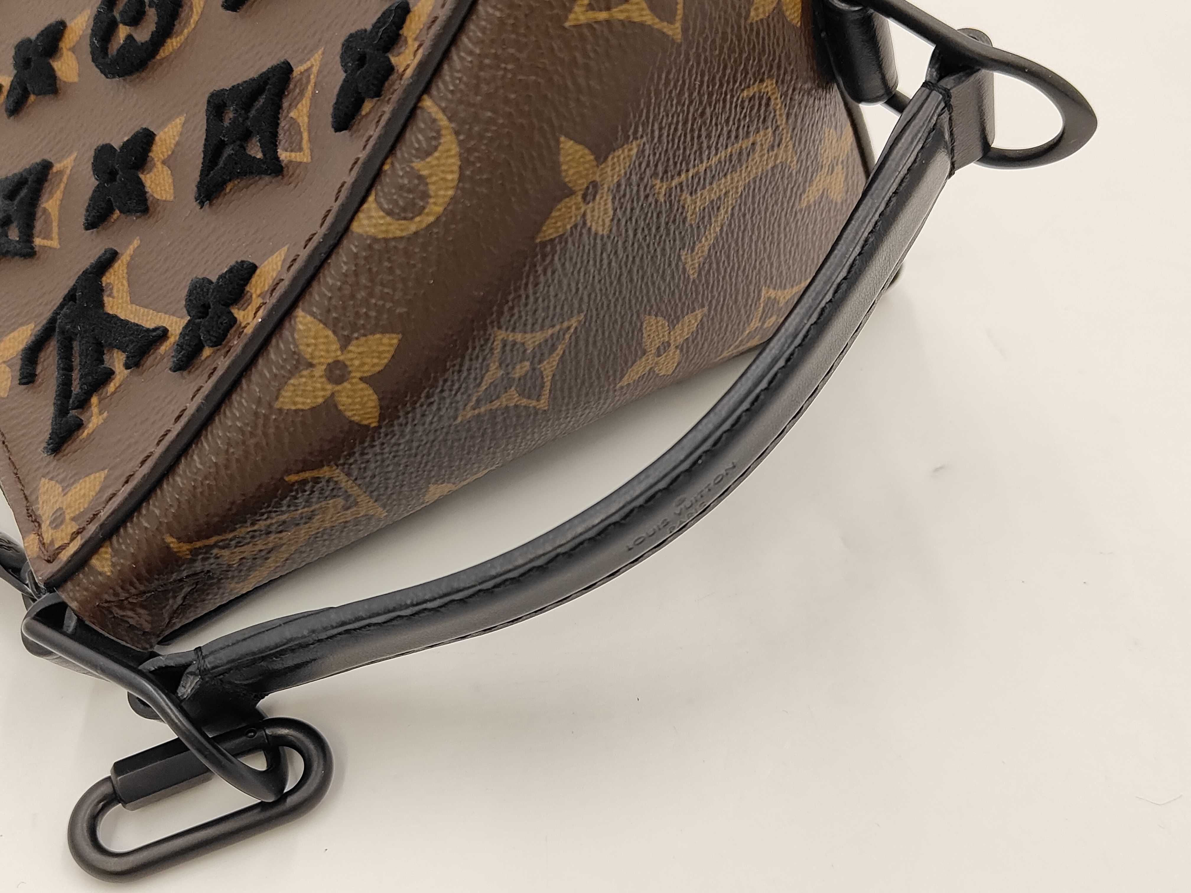 M45070 Monogram Taftage Triangle Messenger Shoulder Bag Handbag — view 3