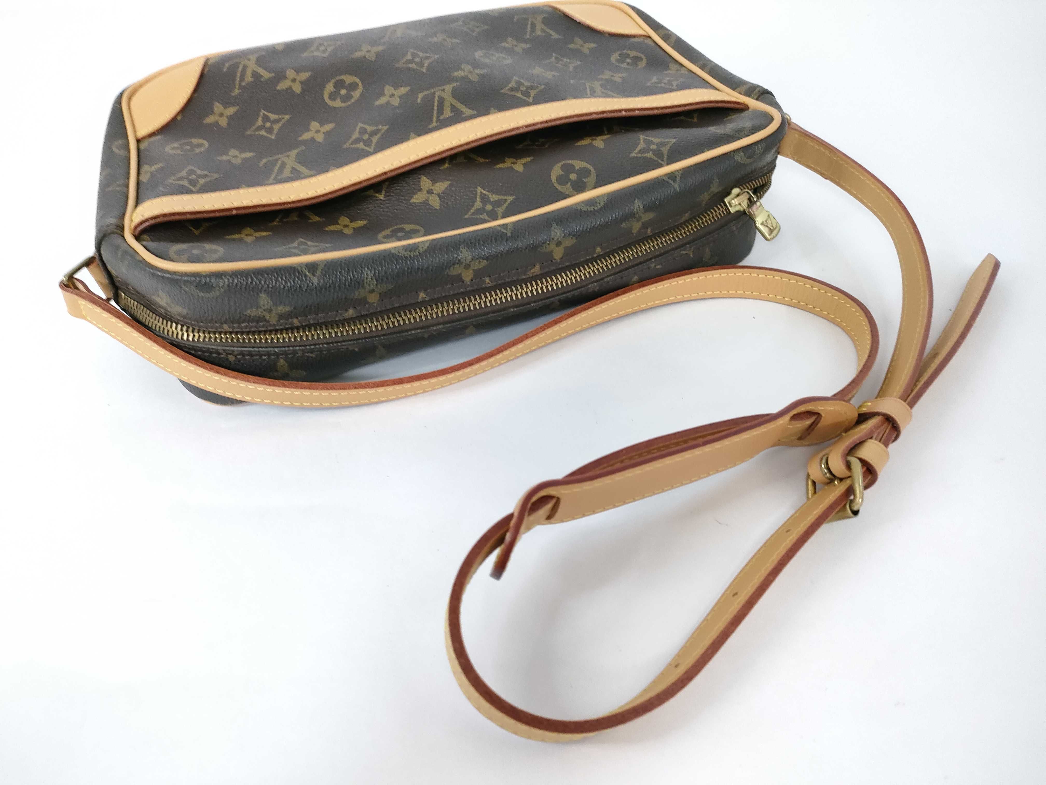 Monogram Louis Vuitton Shoulder Bag — view 3