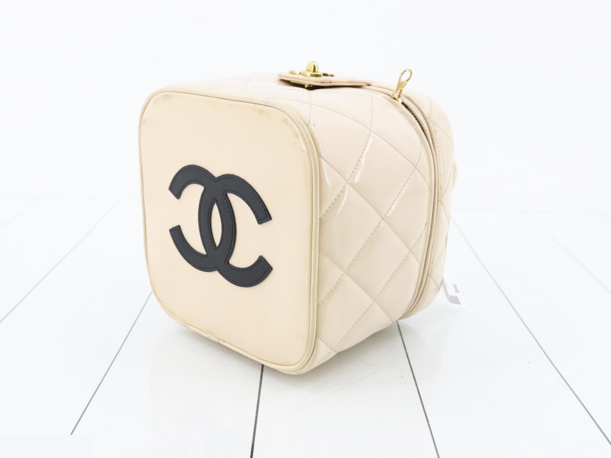 Heart Mirror Patent Vanity Bag, Unit #3 — view 6