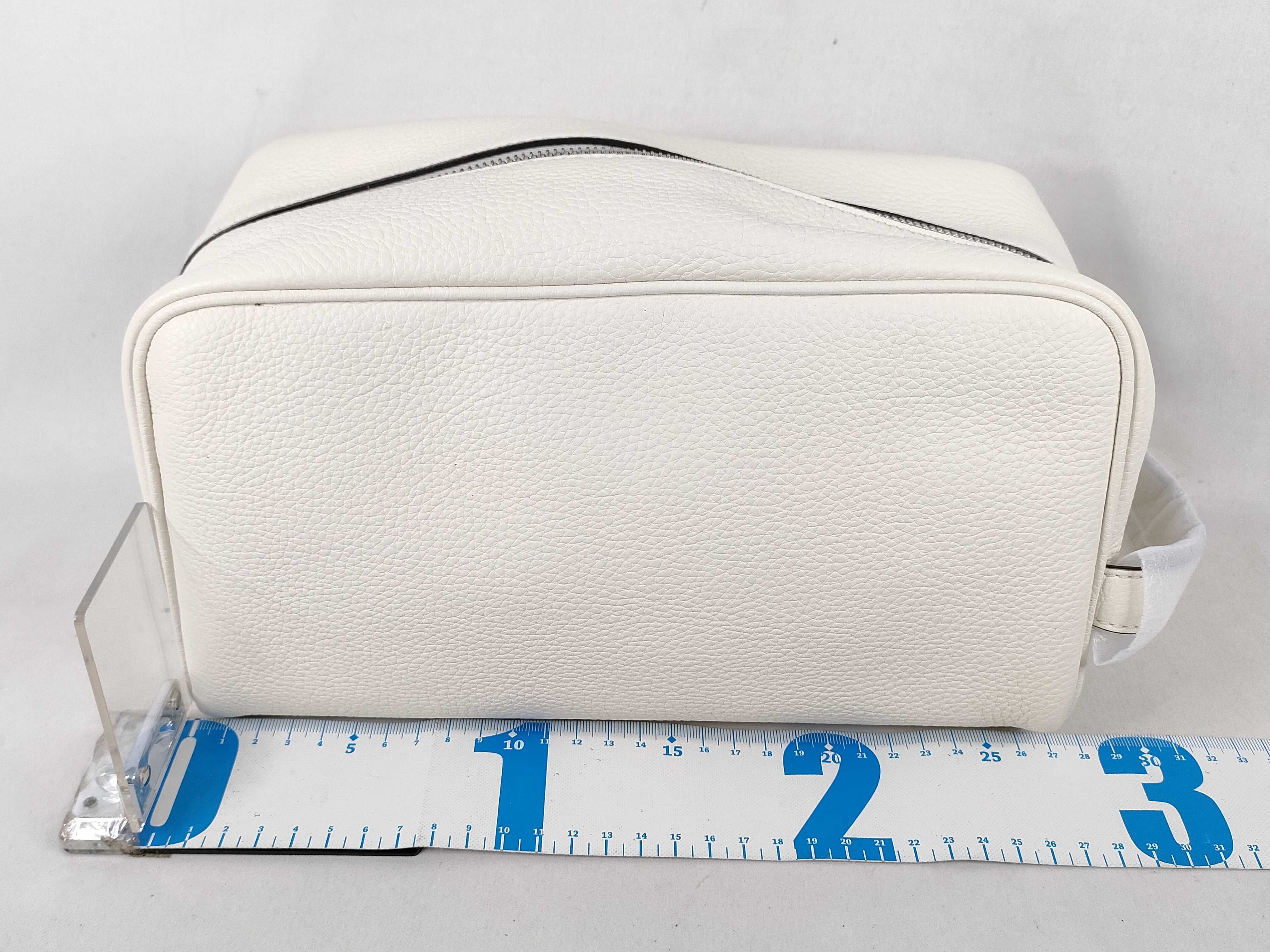 Clutch Bag, White, with Dust Bag and Guarantee Card. — view 2