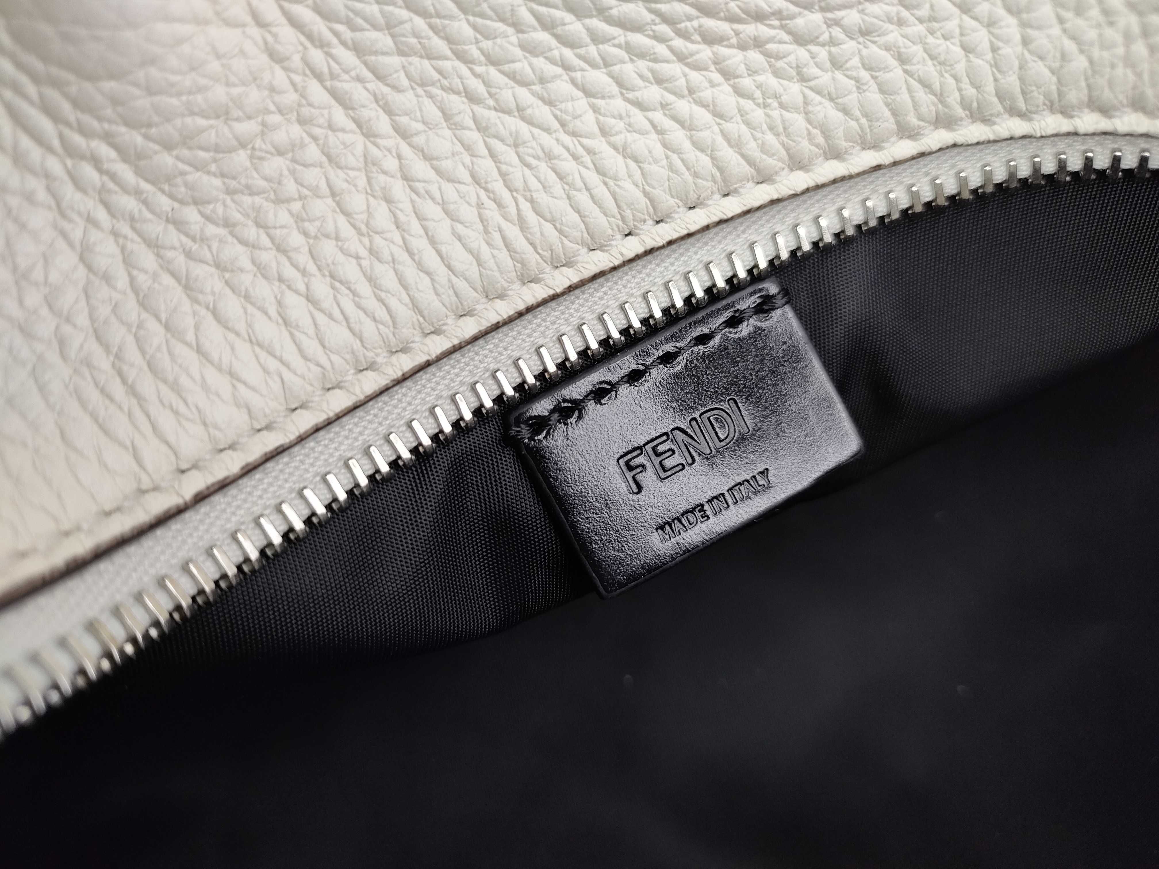 Clutch Bag, White, with Dust Bag and Guarantee Card. — view 11