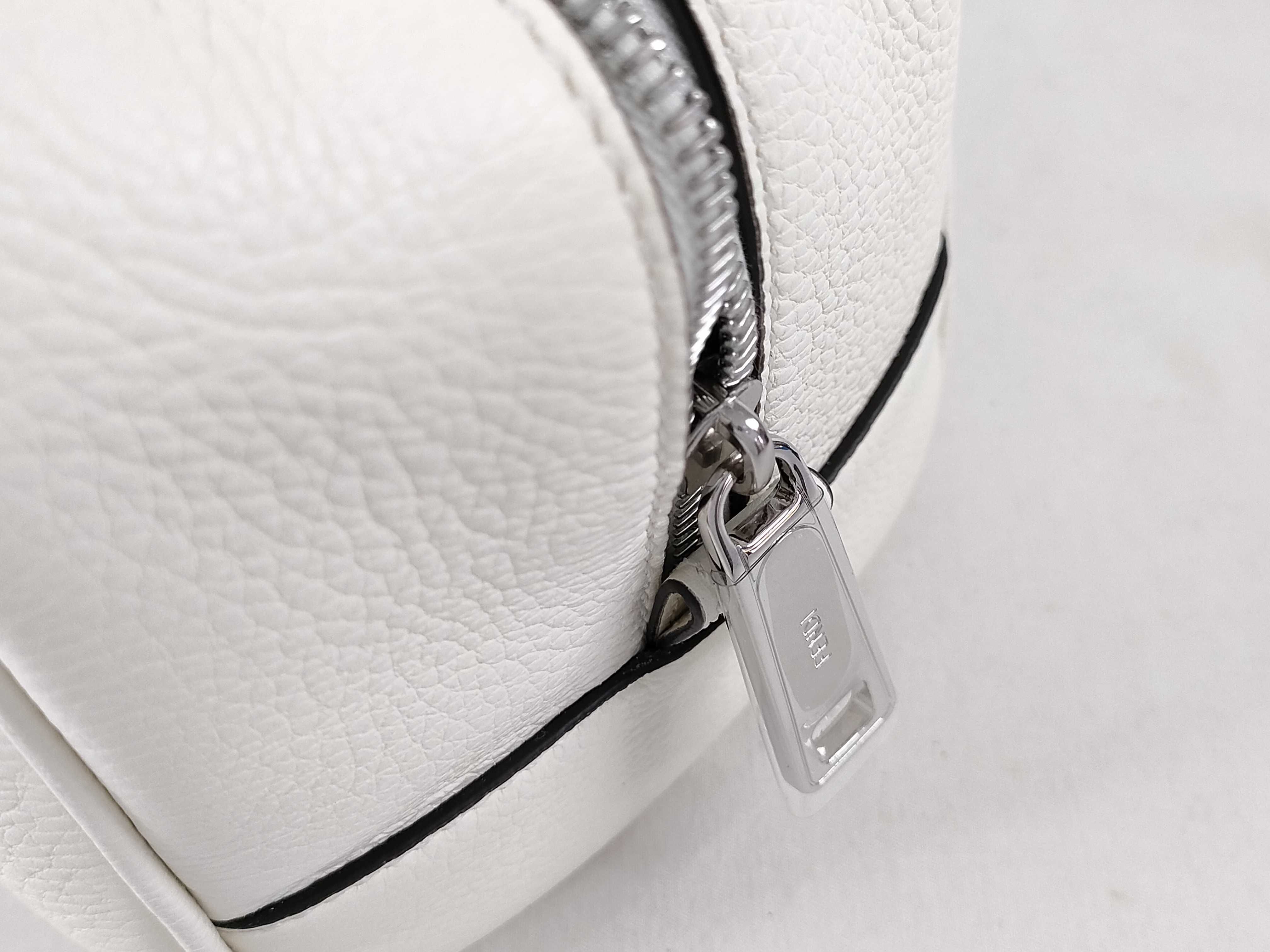 Clutch Bag, White, with Dust Bag and Guarantee Card. — view 13