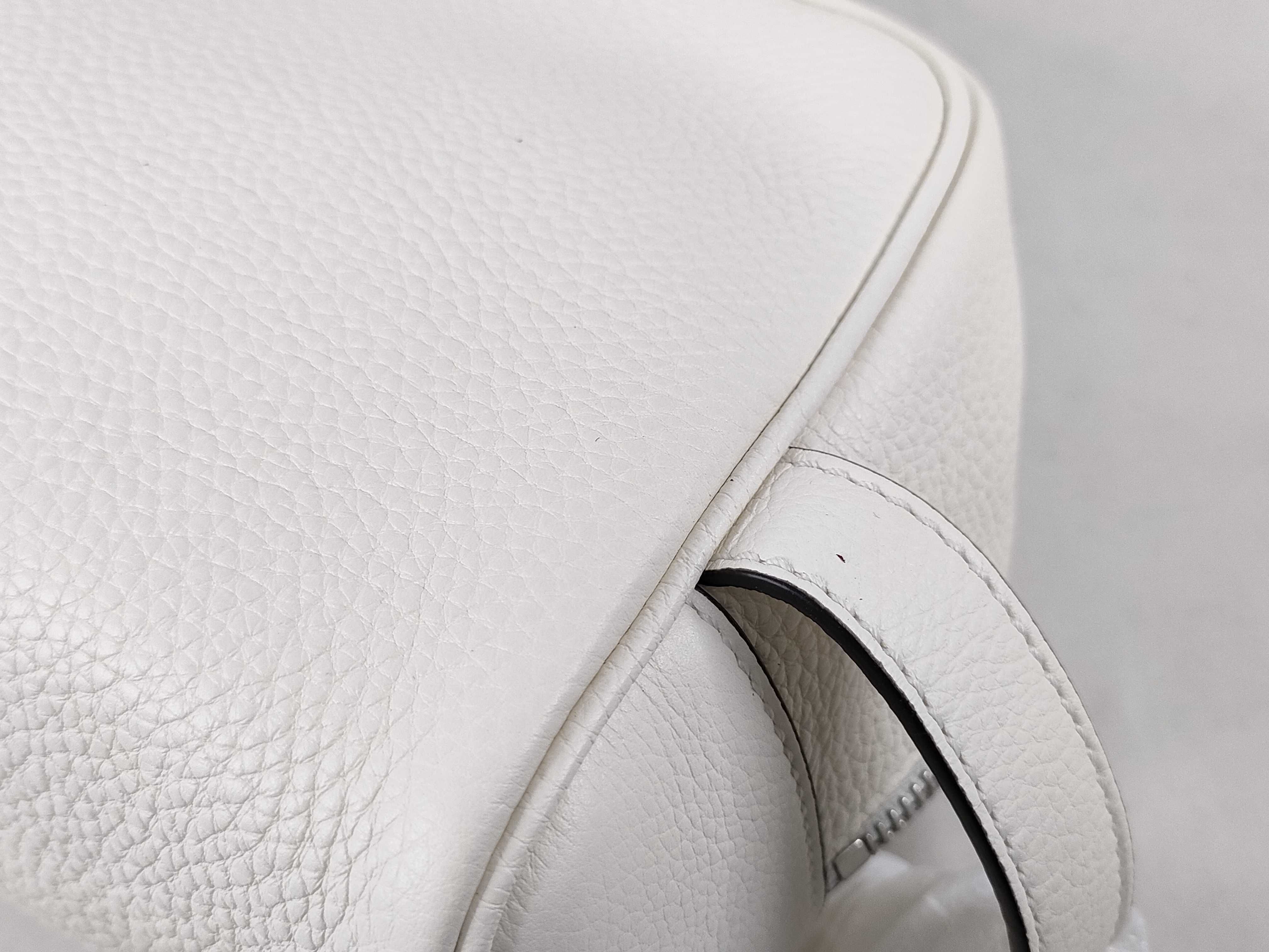 Clutch Bag, White, with Dust Bag and Guarantee Card. — view 5