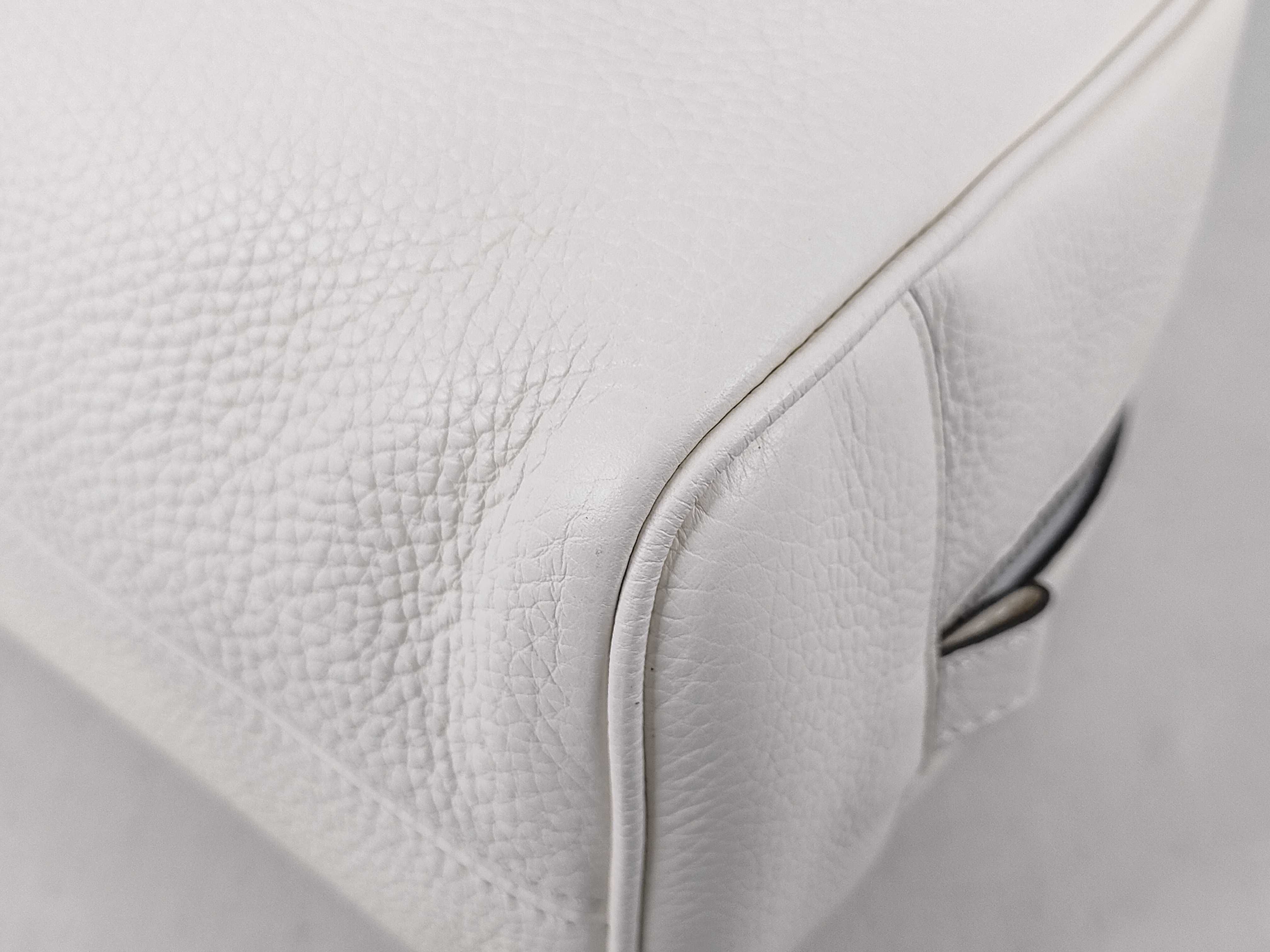 Clutch Bag, White, with Dust Bag and Guarantee Card. — view 6