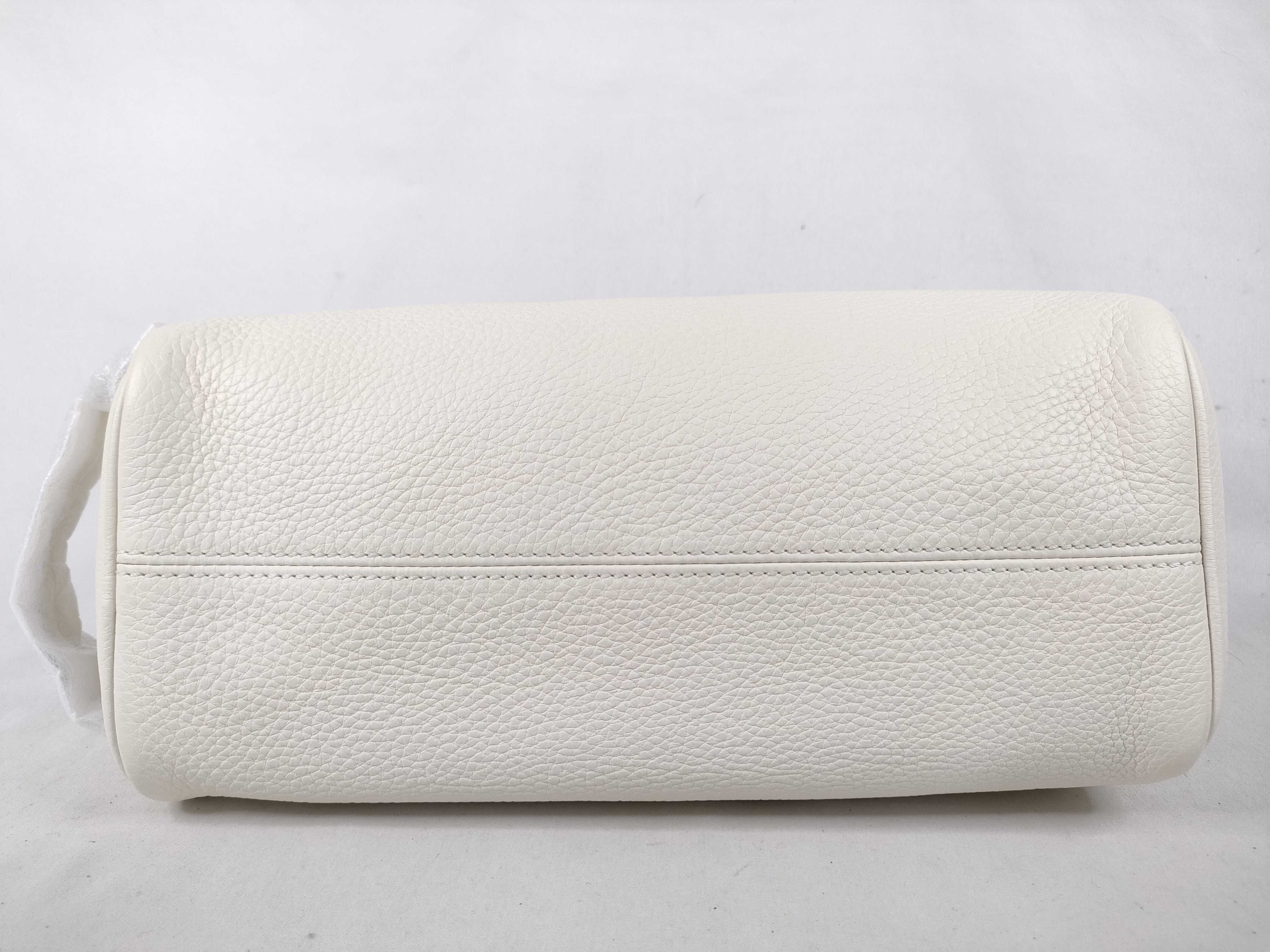 Clutch Bag, White, with Dust Bag and Guarantee Card. — view 7