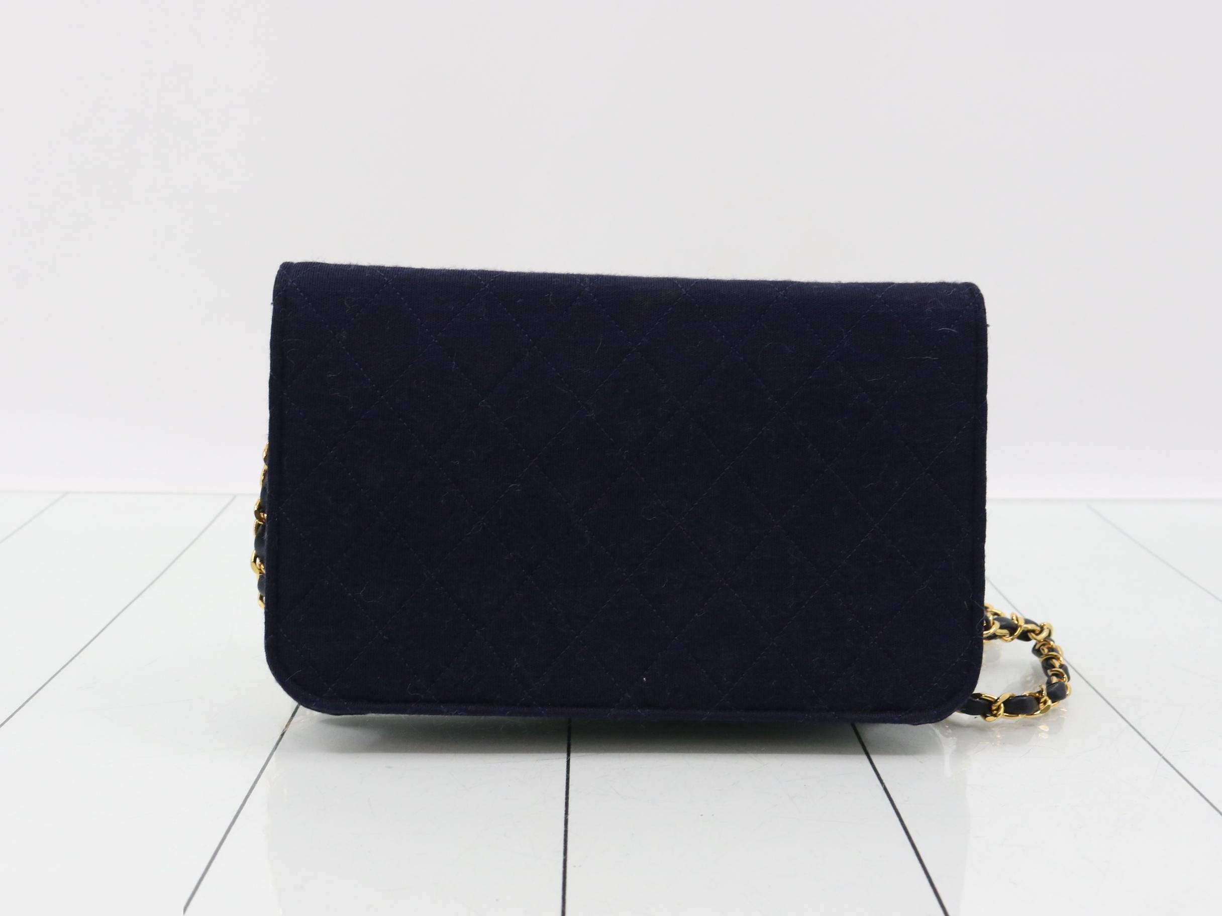 Single flap matelassé shoulder bag — view 2