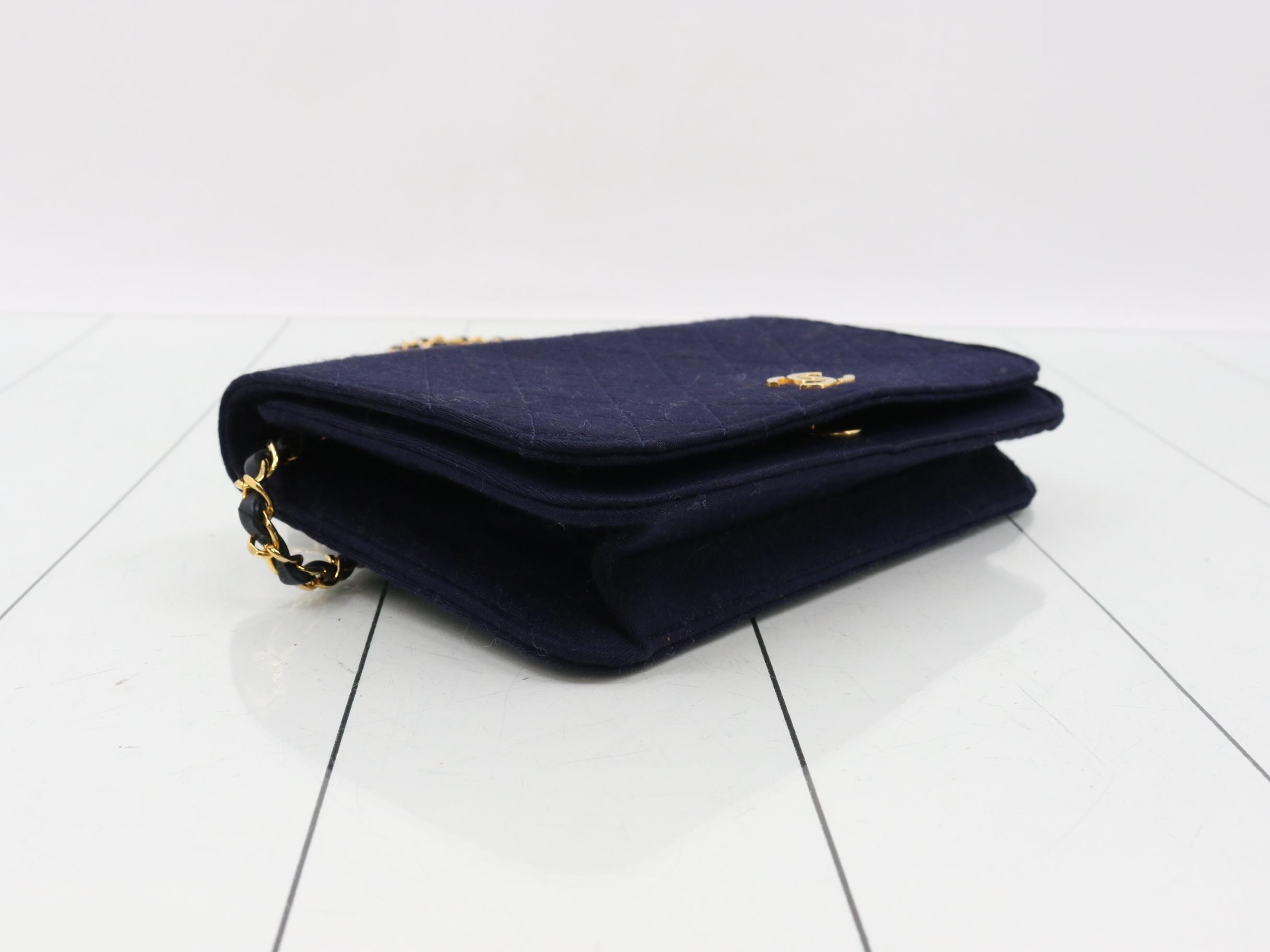 Single flap matelassé shoulder bag — view 5