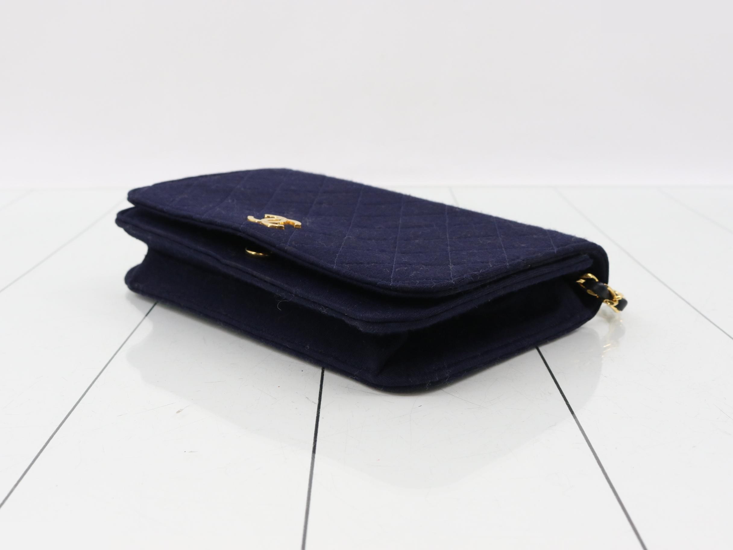 Single flap matelassé shoulder bag — view 6