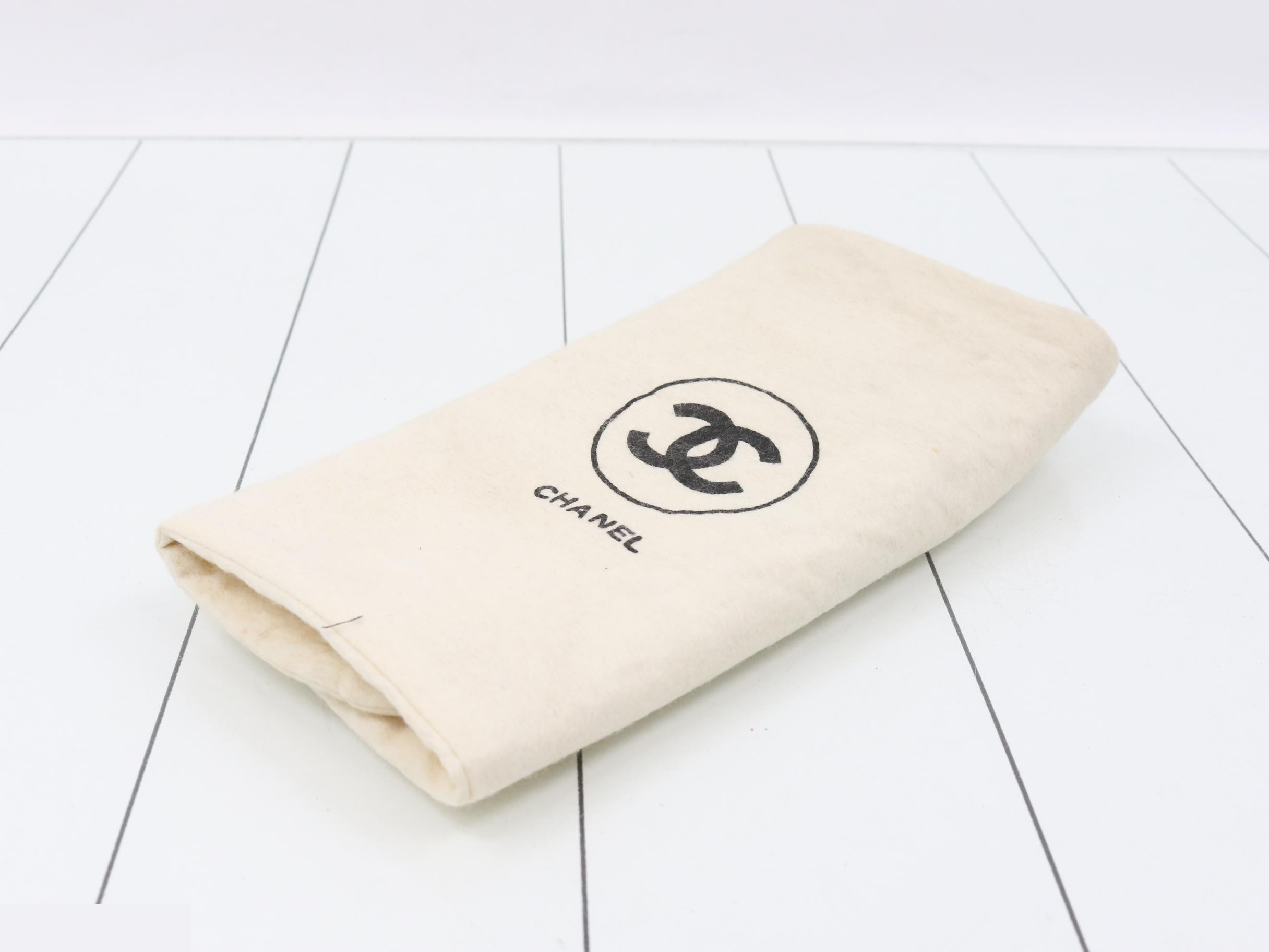 Single flap matelassé shoulder bag — view 7