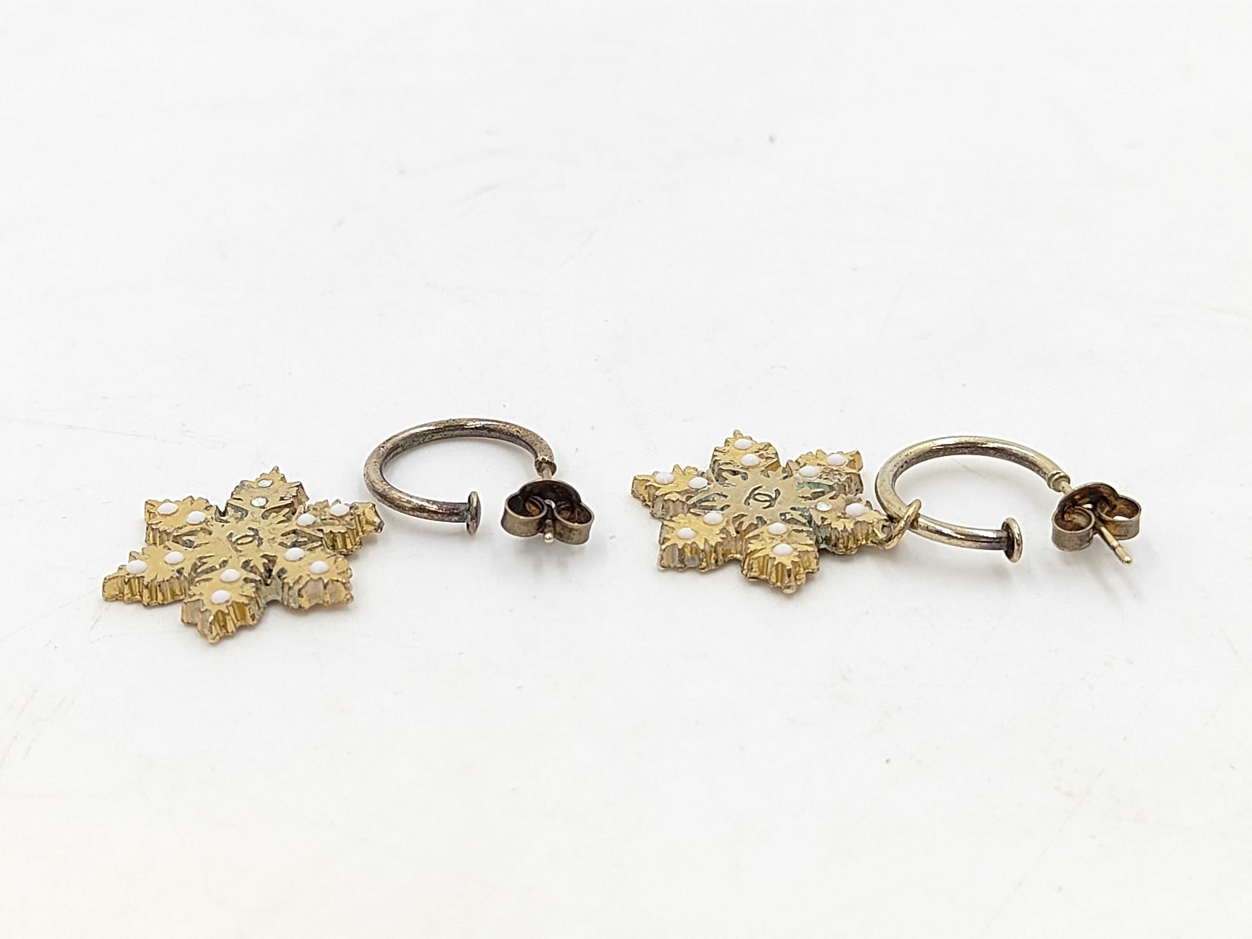 earrings — view 3