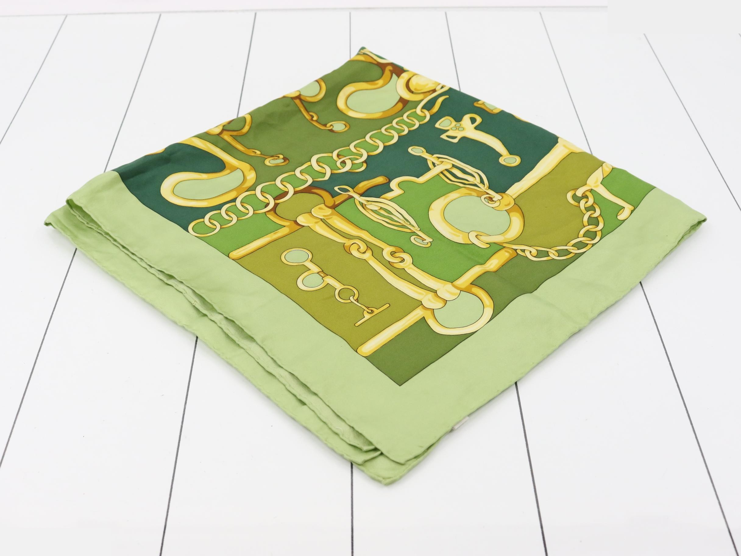 scarf, green — view 2