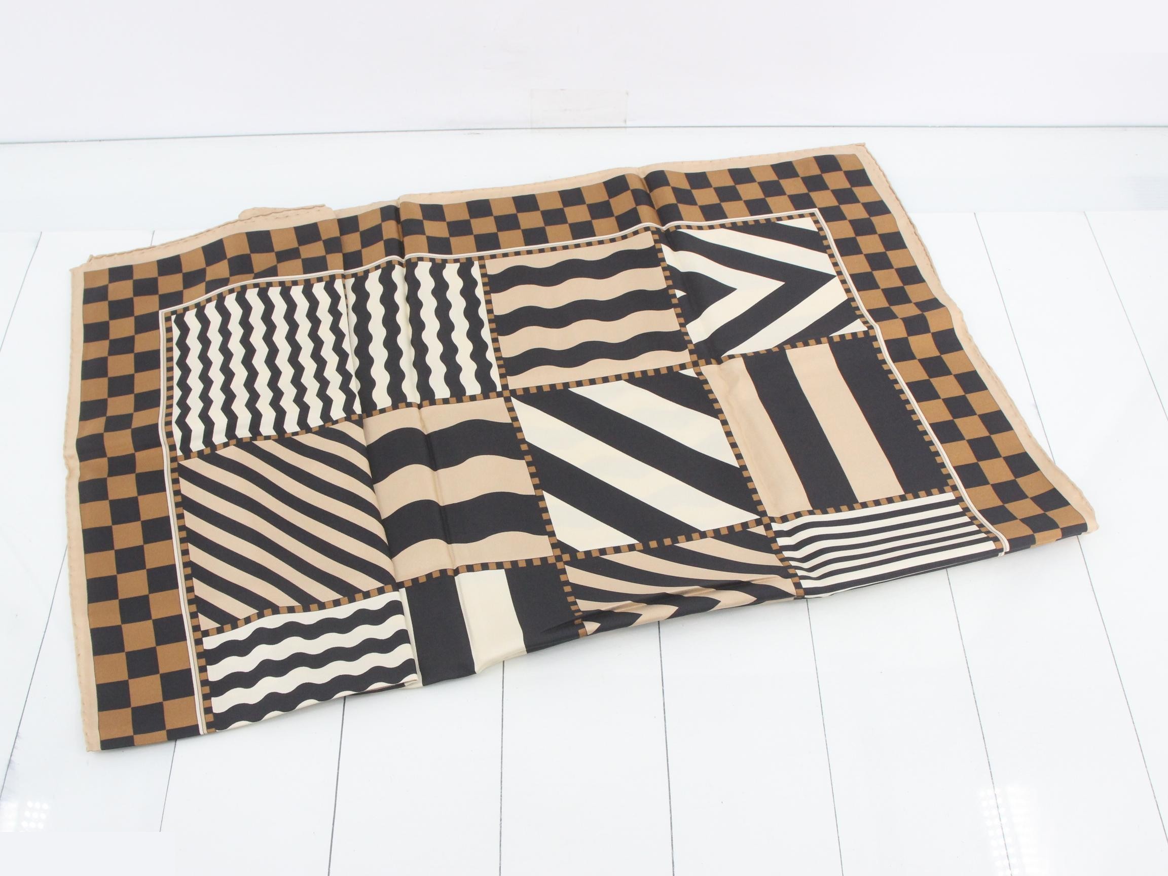 Scarf, beige and black tones, geometric pattern — view 3