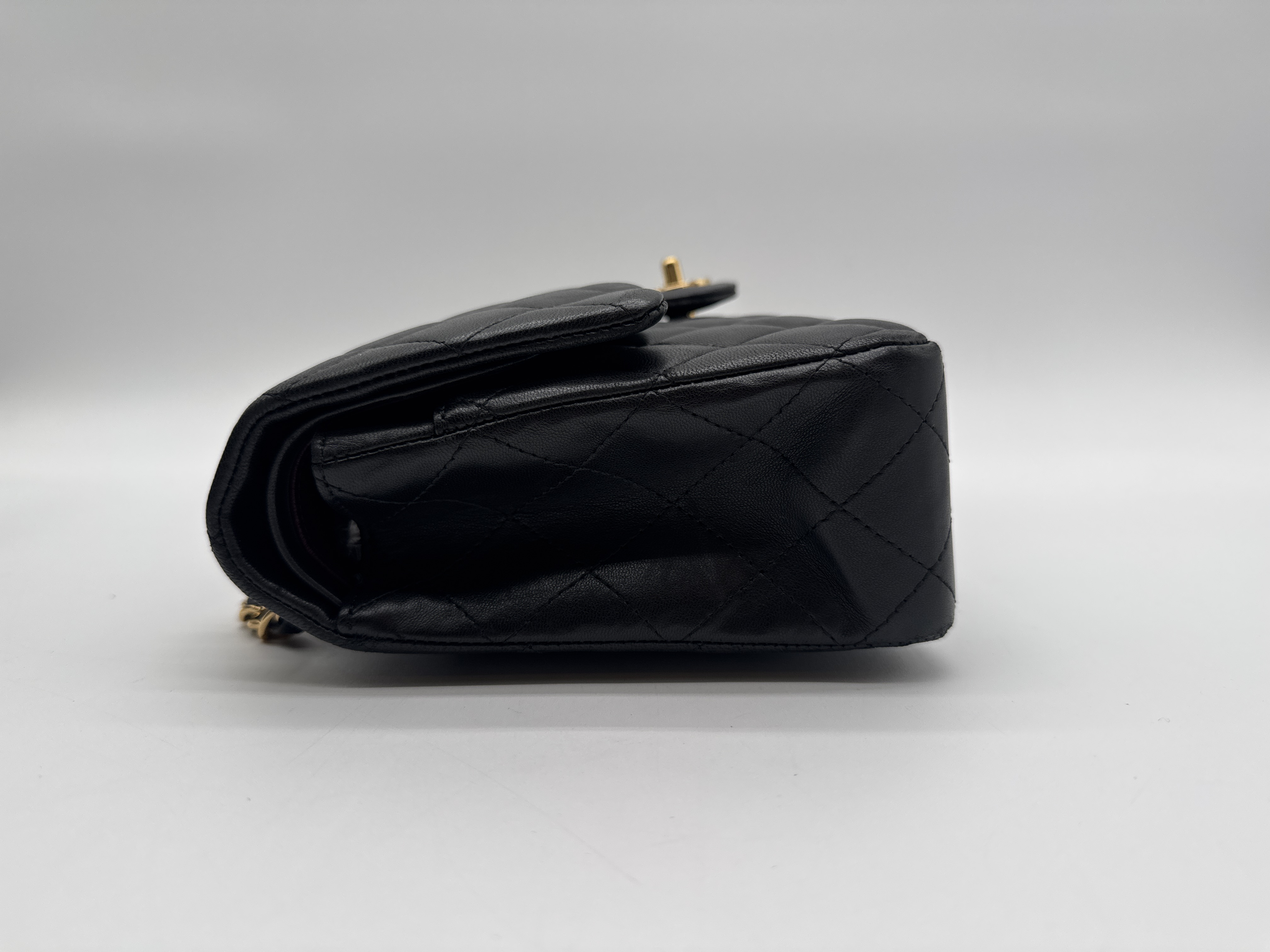 Lambskin Matelassé 25 Black Shoulder Bag — view 4
