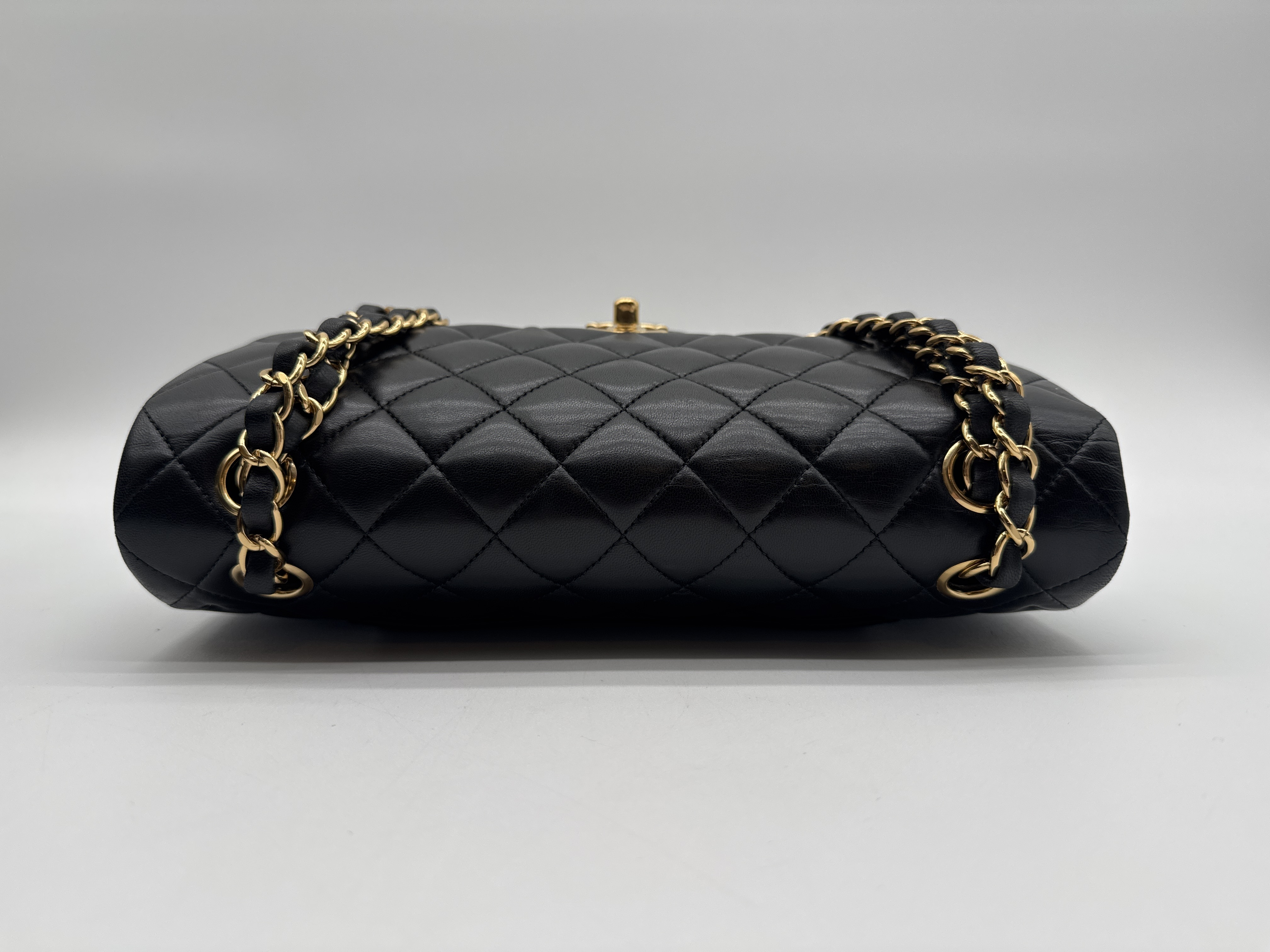 Lambskin Matelassé 25 Black Shoulder Bag — view 5