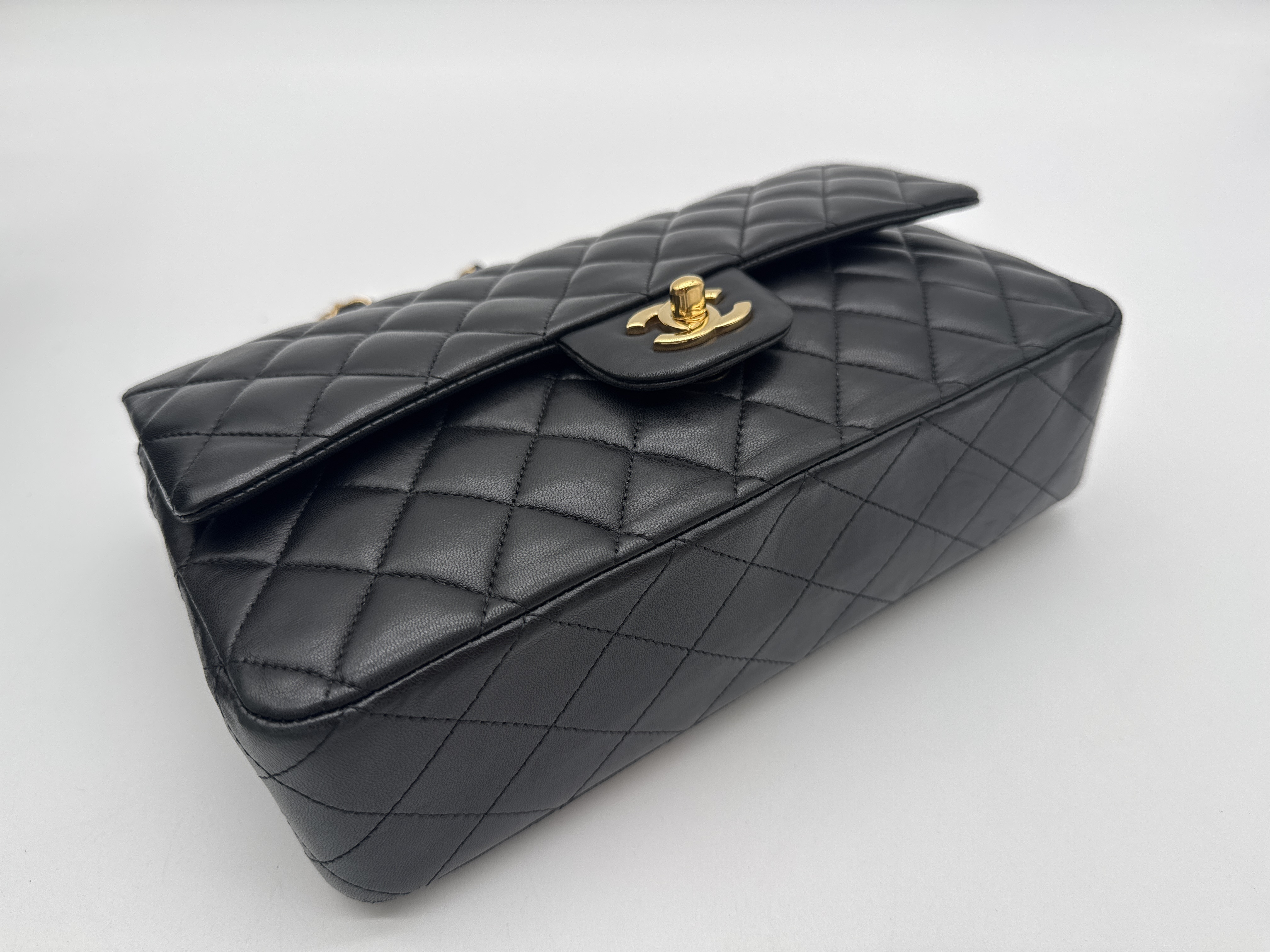 Lambskin Matelassé 25 Black Shoulder Bag — view 6