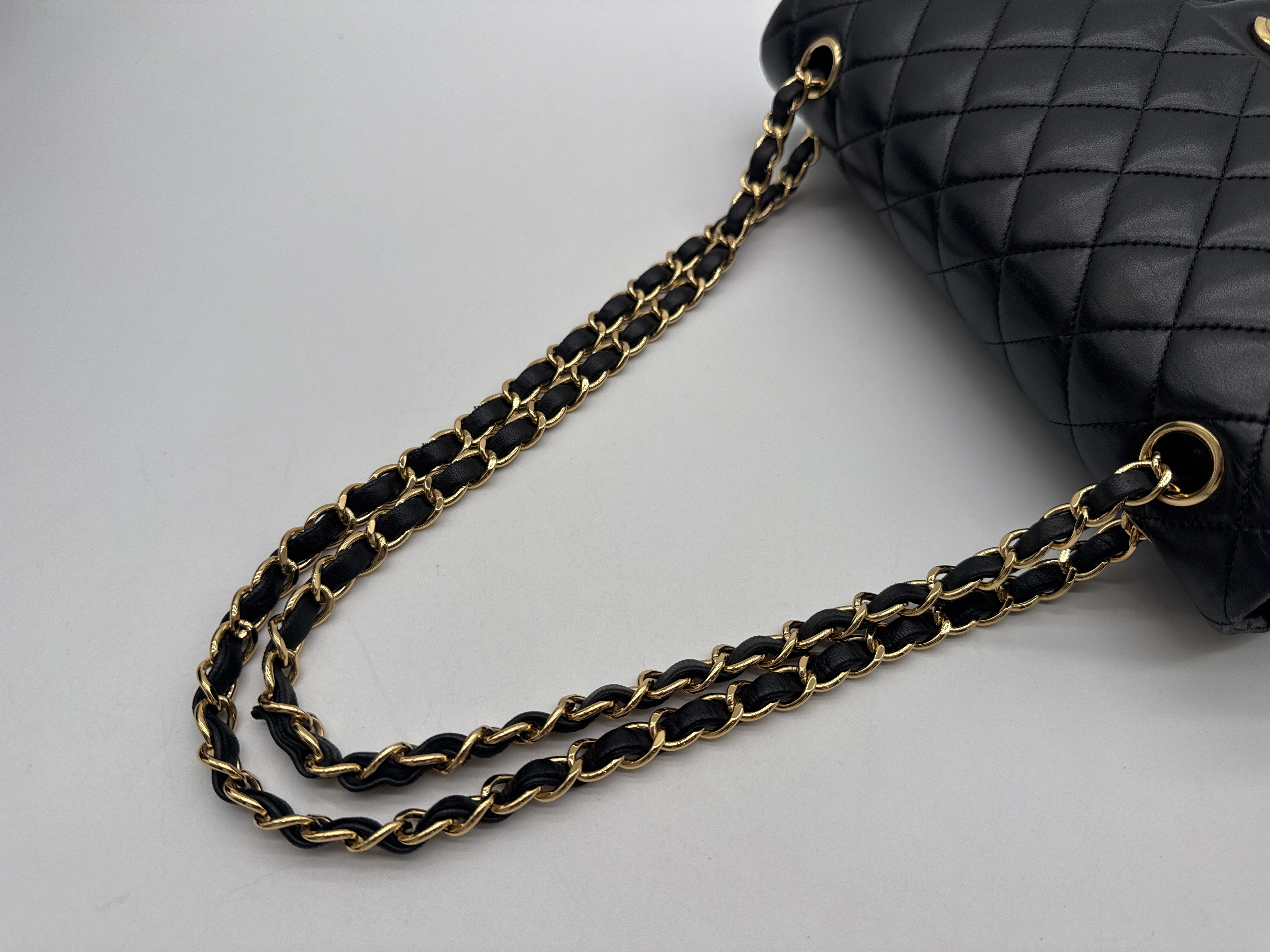 Lambskin Matelassé 25 Black Shoulder Bag — view 8