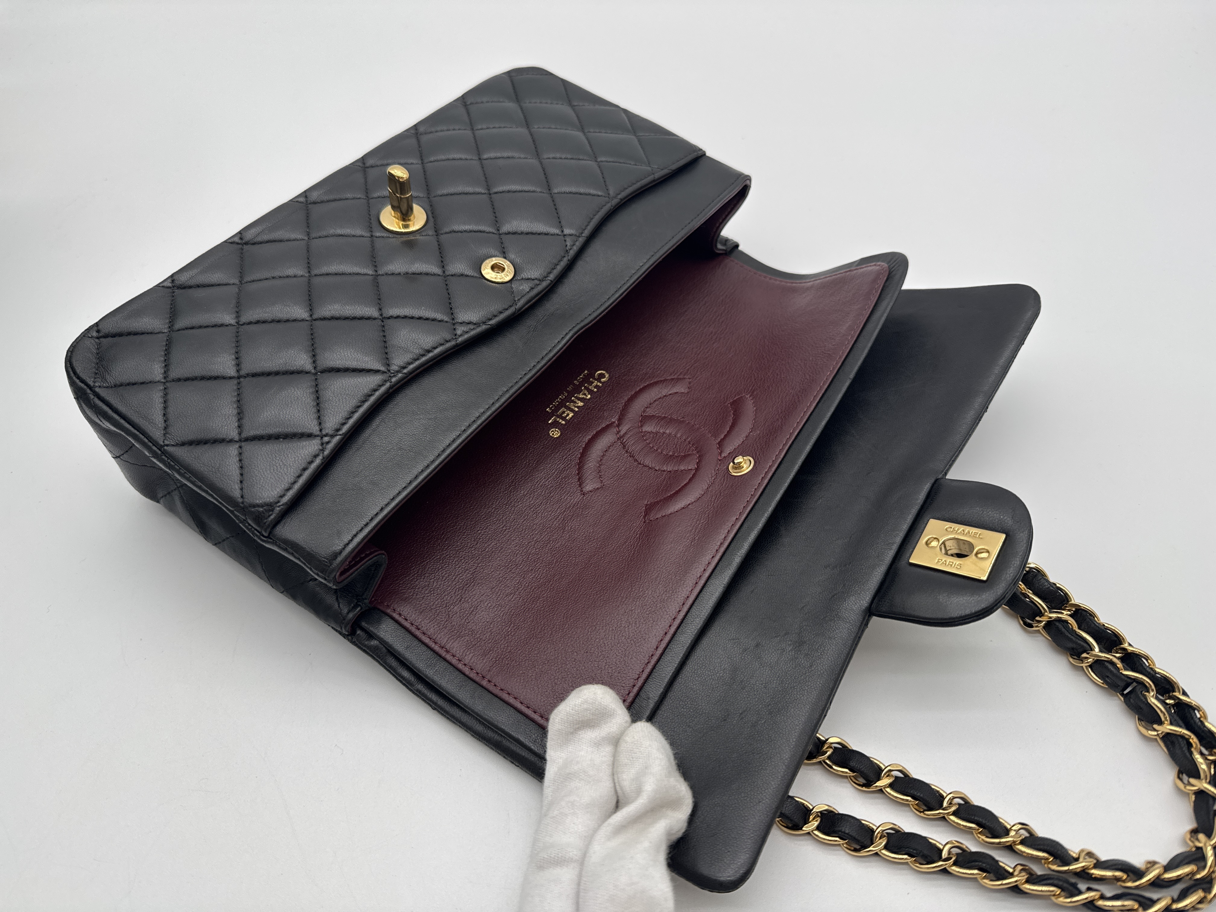 Lambskin Matelassé 25 Black Shoulder Bag — view 10