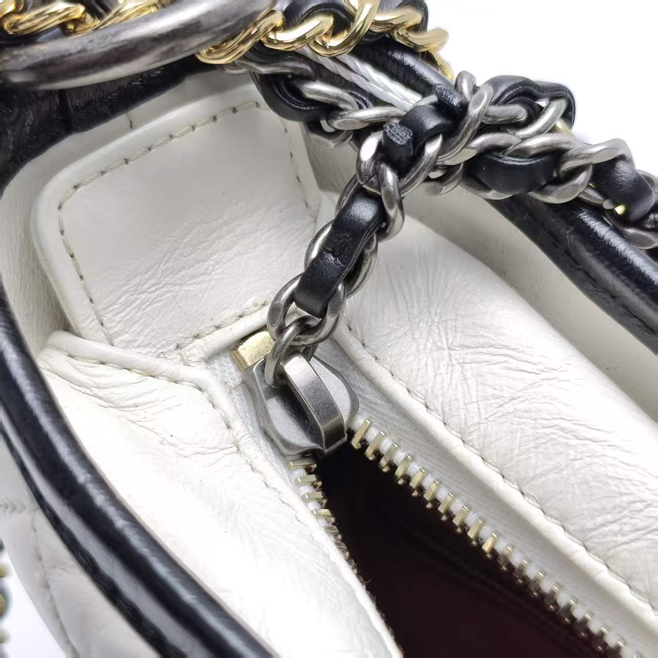 【*Shipped from: China*】CHANEL Gabrielle Leather Shoulder Bag 28337181 — view 10