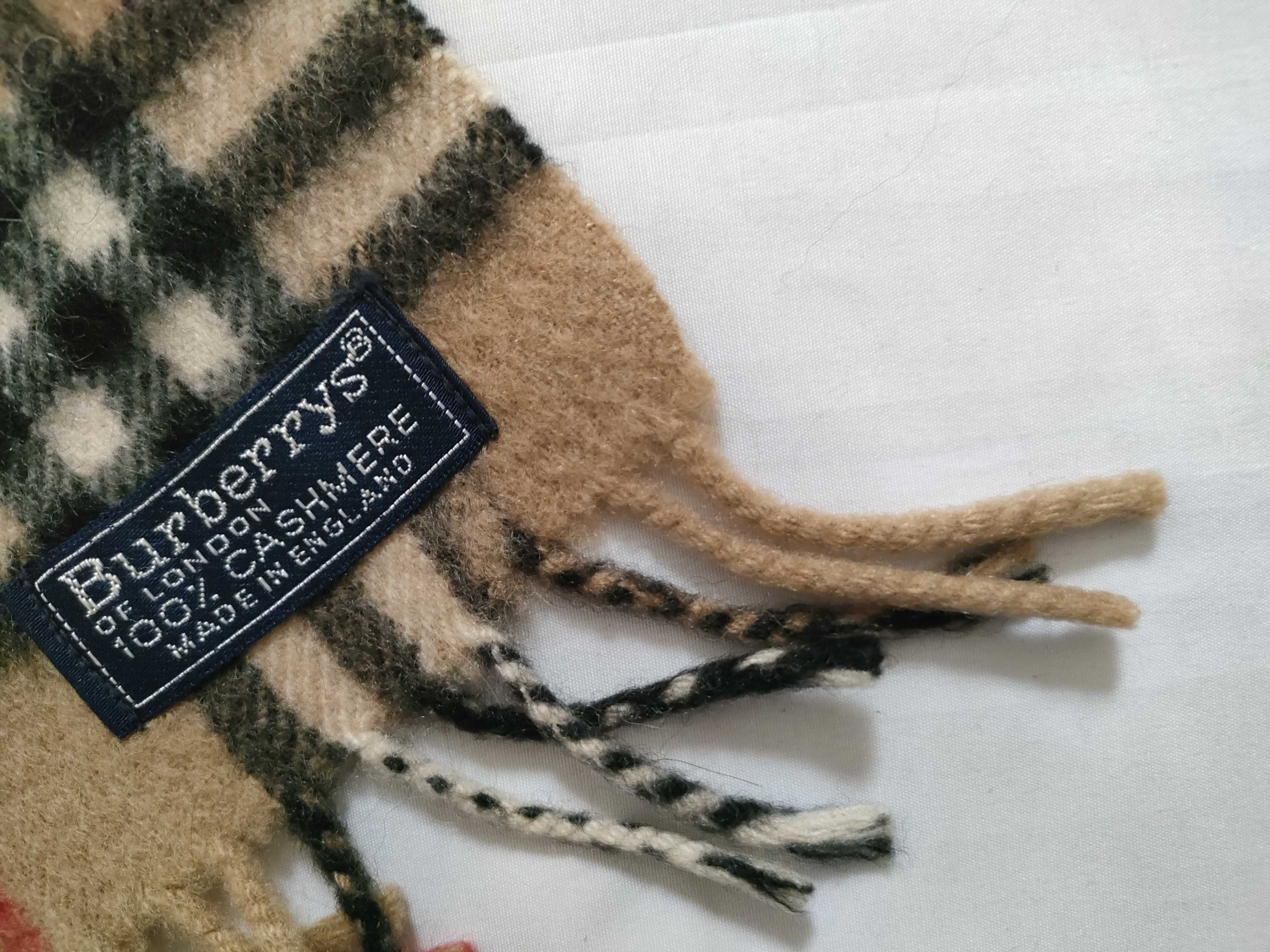 100% Cashmere Scarf, Nova Check Pattern, and other accessories. — view 7