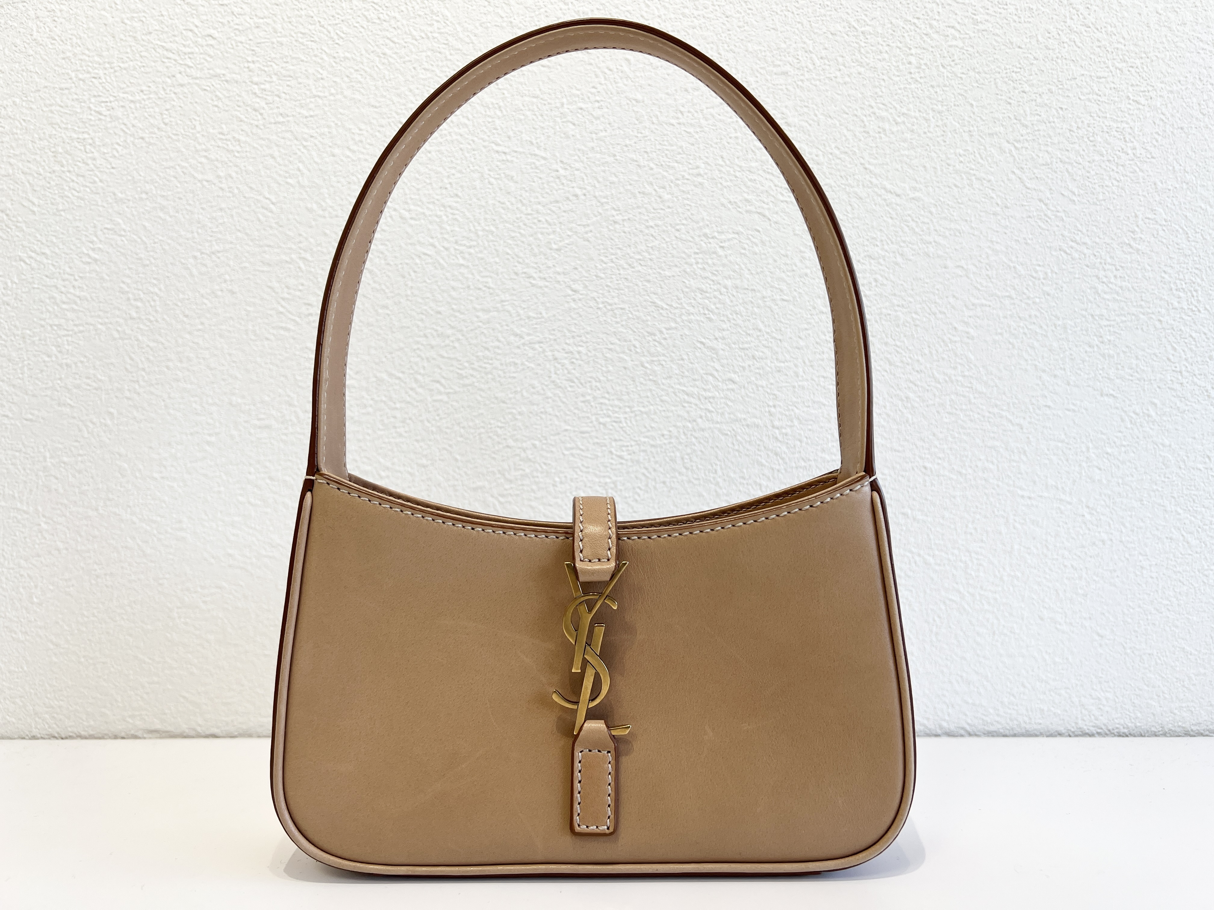 Cassandra Le Cincassette Leather One-Shoulder Bag Handbag Shoulder Bag — view 2