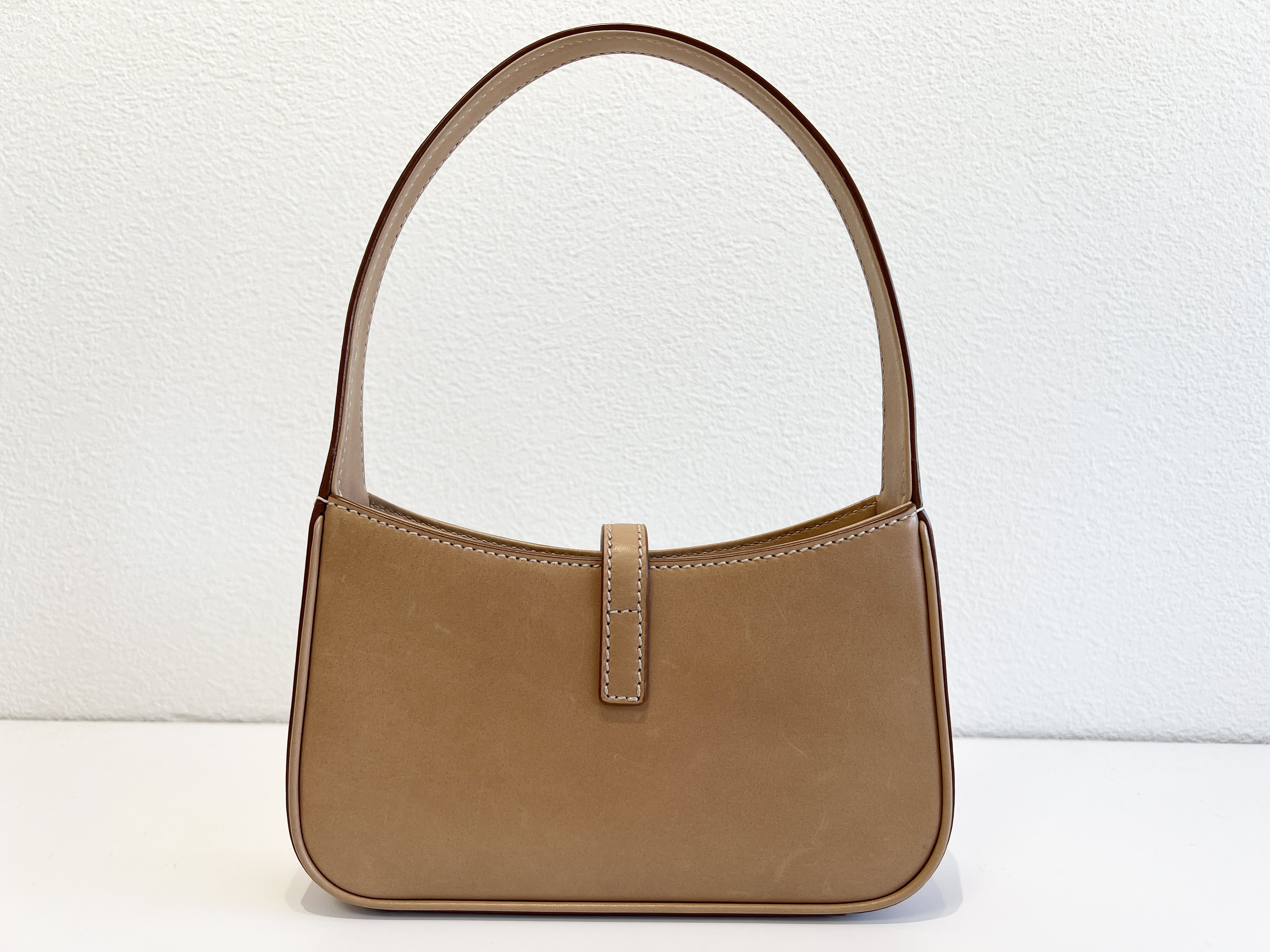 Cassandra Le Cincassette Leather One-Shoulder Bag Handbag Shoulder Bag — view 3