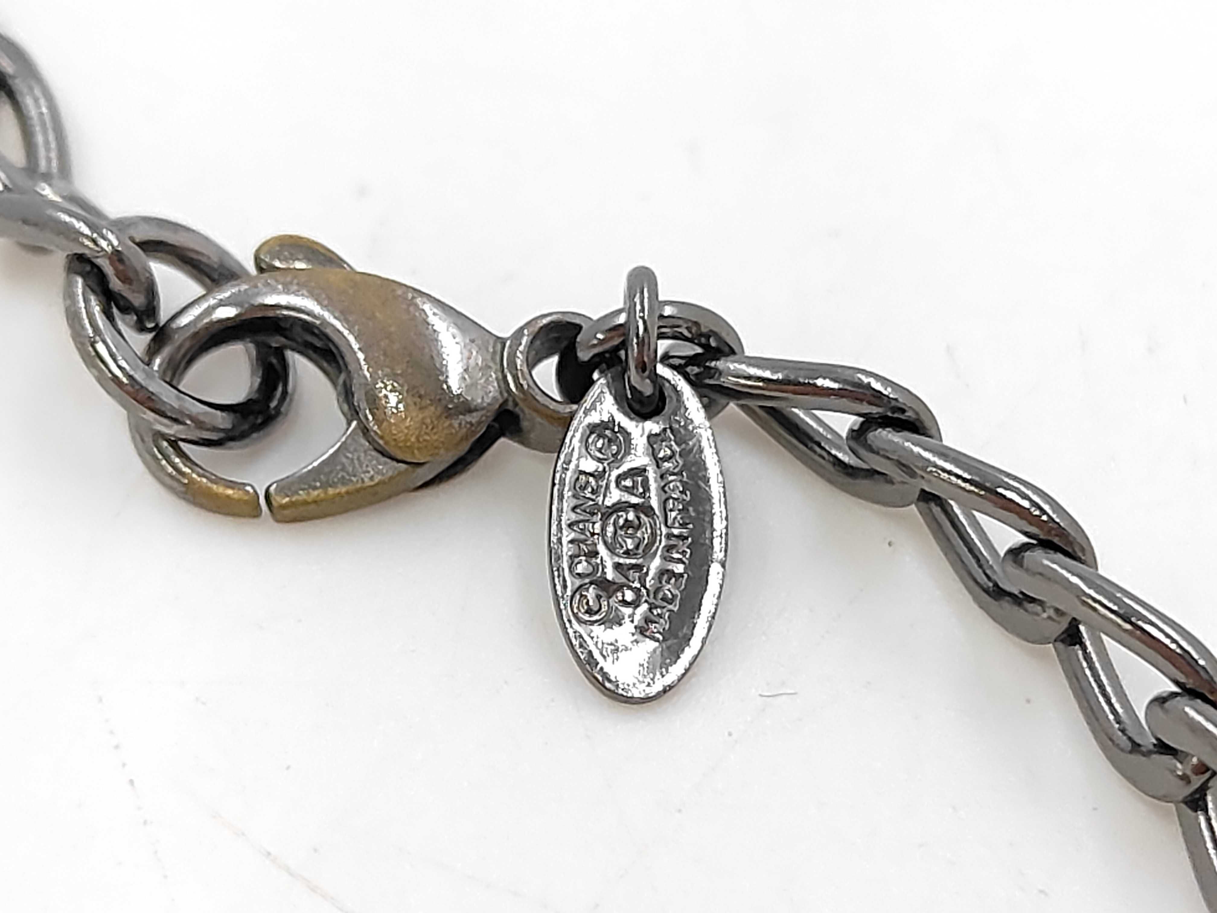 04A Accessories: Box, Necklace — view 4