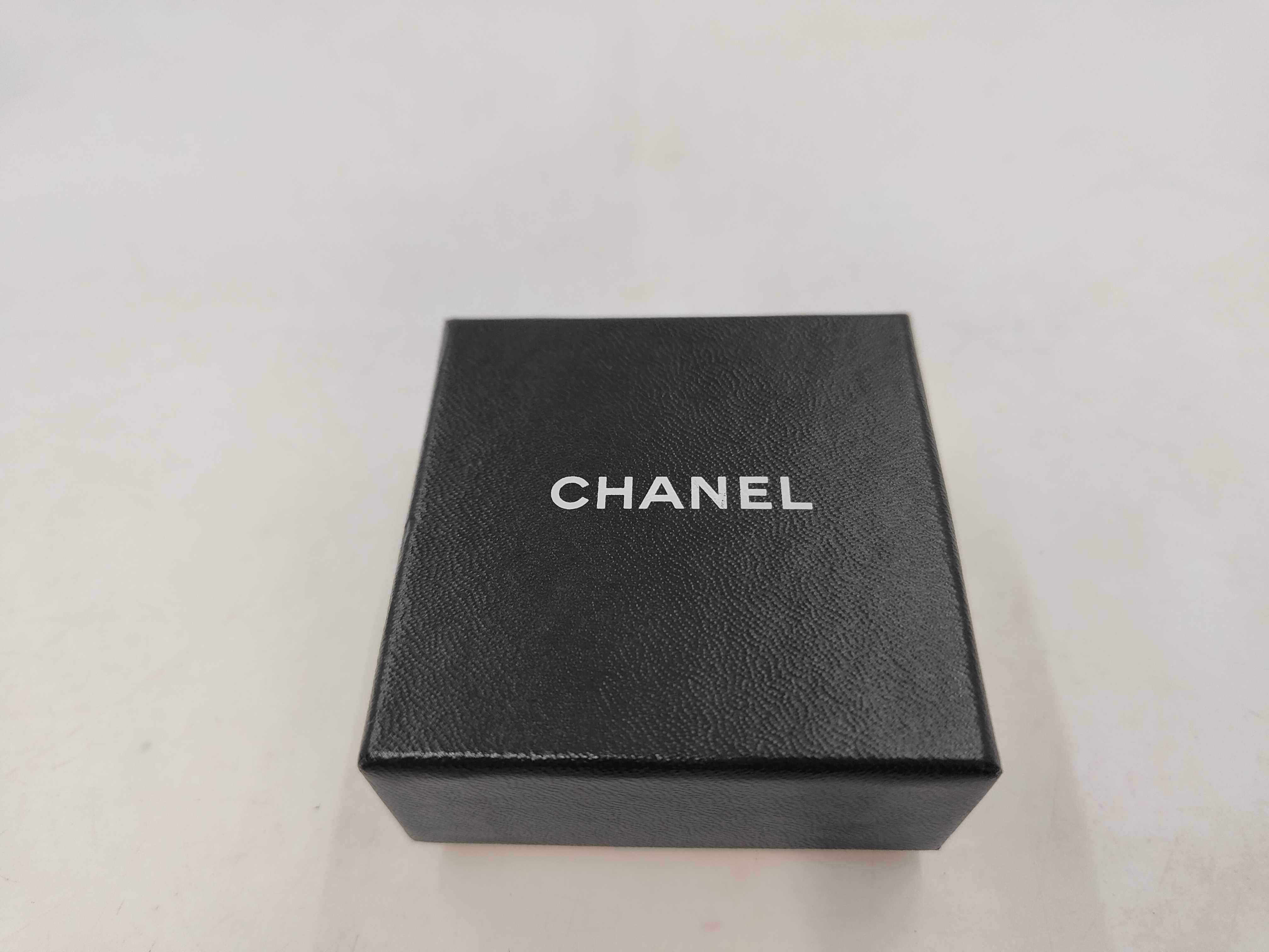04A Accessories: Box, Necklace — view 6