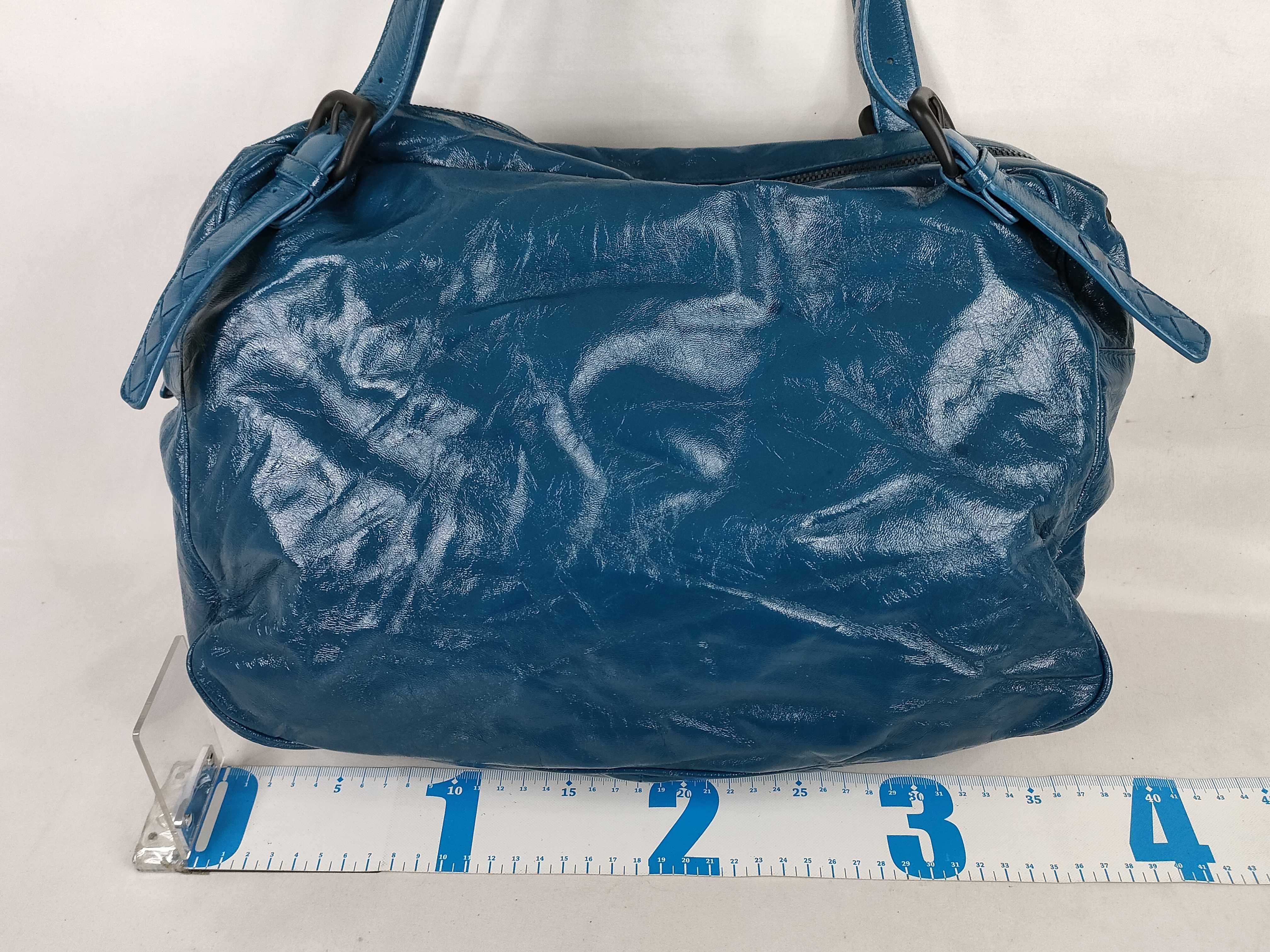Intrecciato Bottega Veneta Shoulder Bag Patent Leather Intrecciato Shoulder Bag — view 2