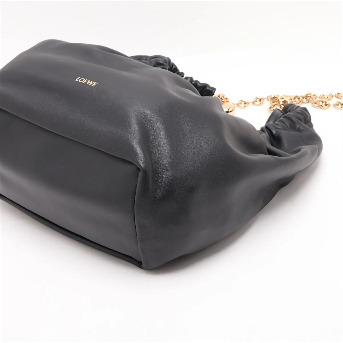 Squeeze Bag Leather Chain Shoulder Bag Black — view 3