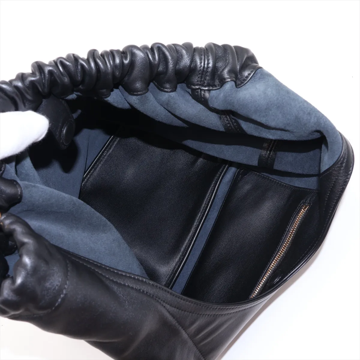 Squeeze Bag Leather Chain Shoulder Bag Black — view 6