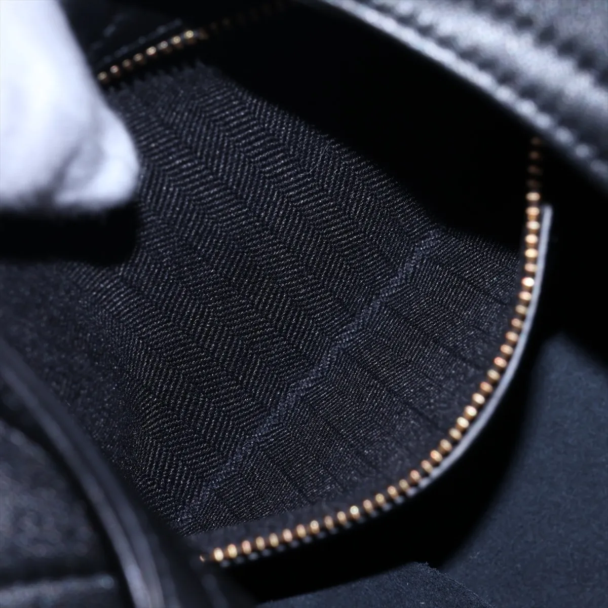 Squeeze Bag Leather Chain Shoulder Bag Black — view 7
