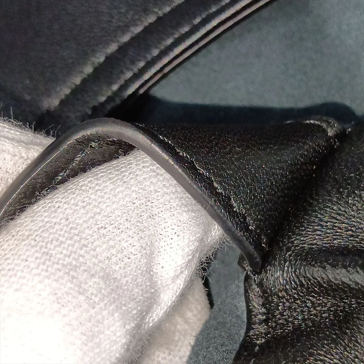 Squeeze Bag Leather Chain Shoulder Bag Black — view 10