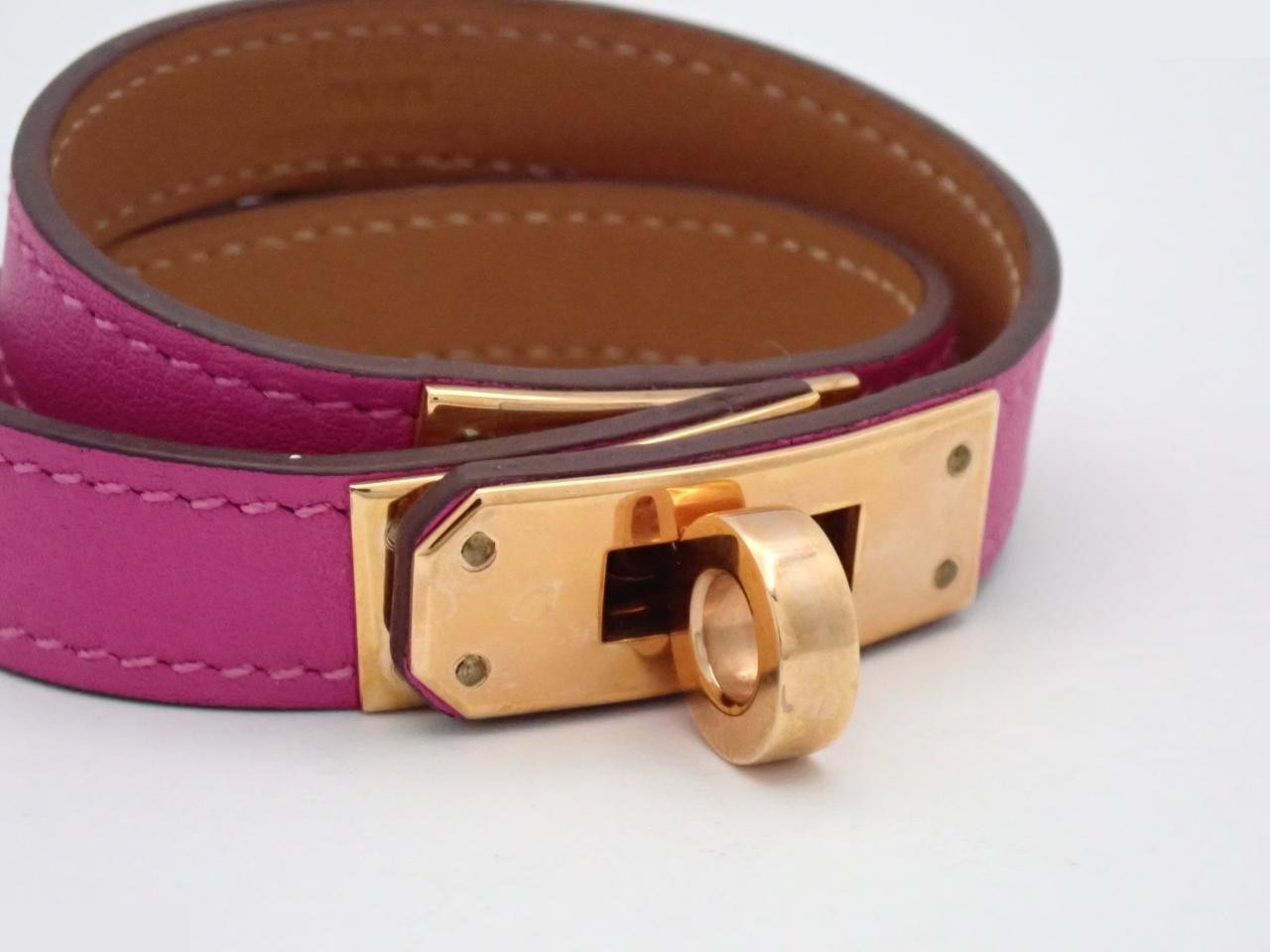 Purple calfskin Kelly bag bracelet with "C" stamp, wrist size approximately 14.5 cm. — view 3