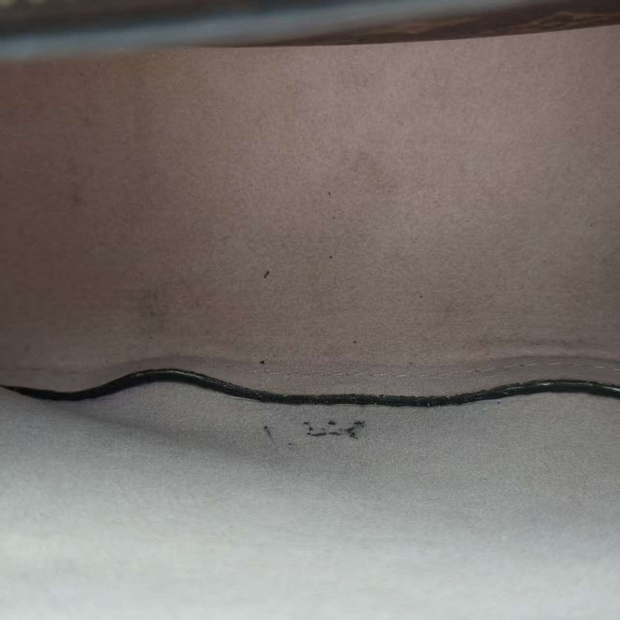 【*Shipped from: China*】LOUIS VUITTON PU Shoulder Bag — view 9