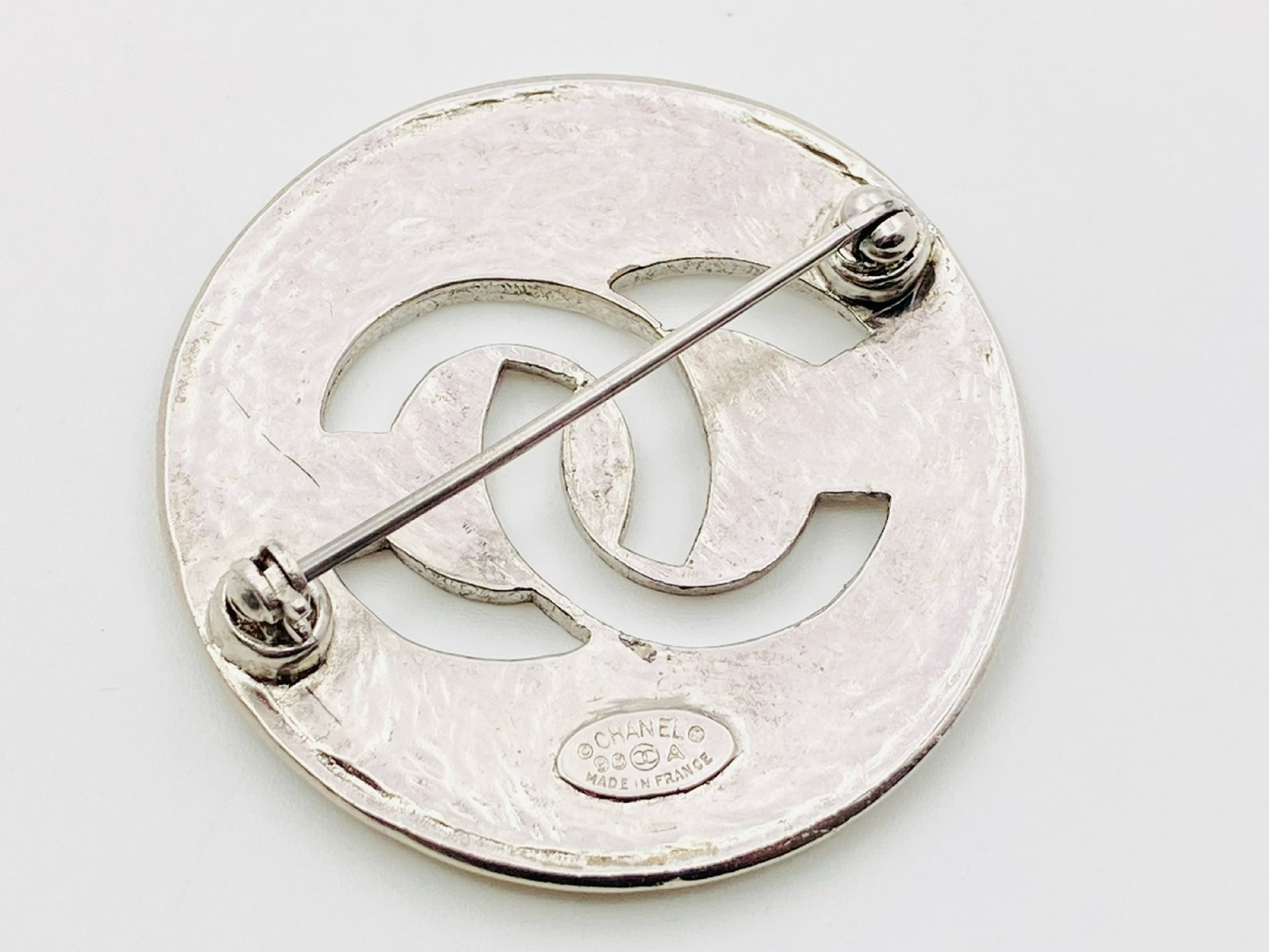 Coco Mark Cutout Round Brooch 98A Metal Silver Brooch — view 2
