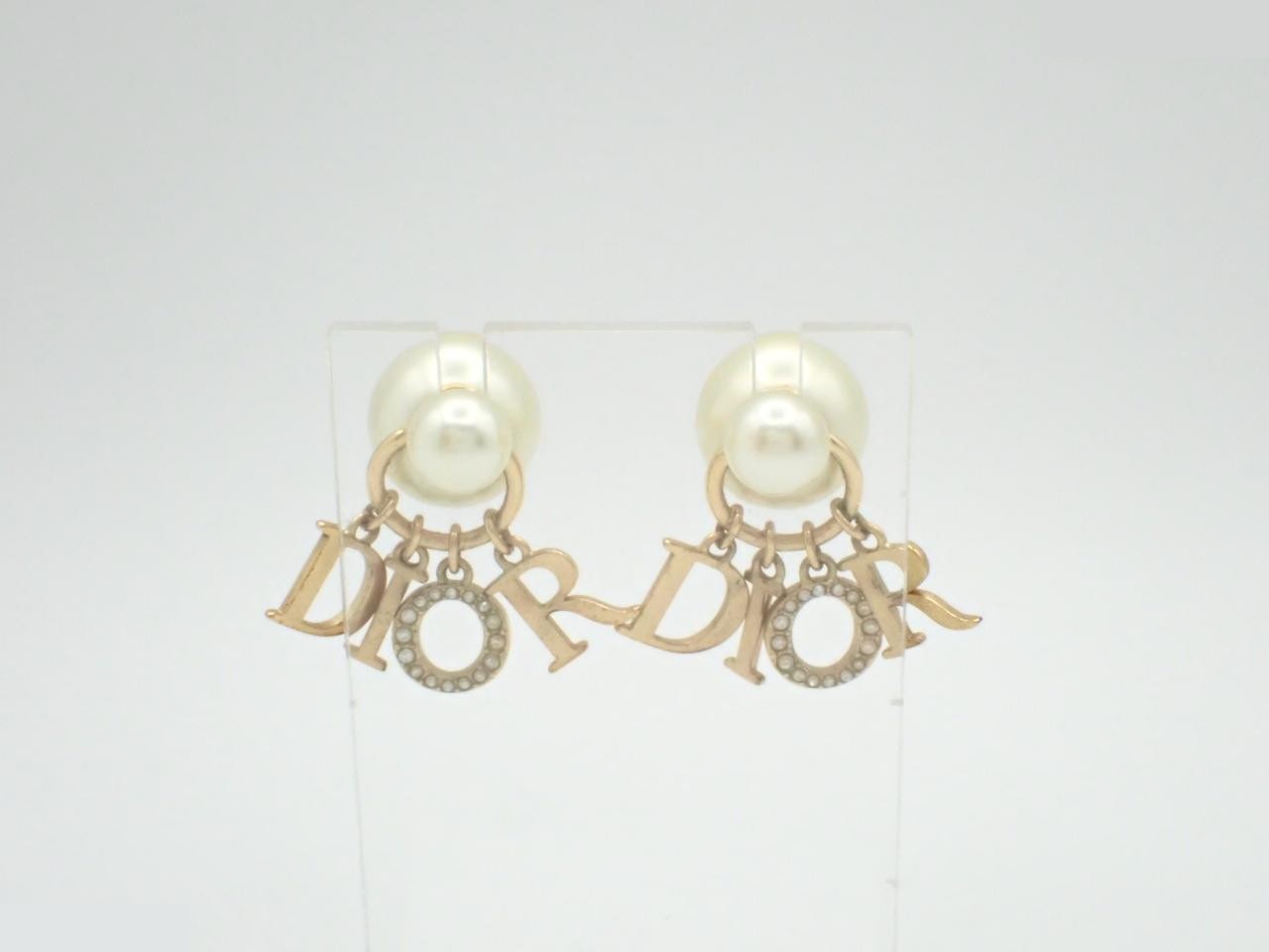 Other lines: Precious metals and earrings