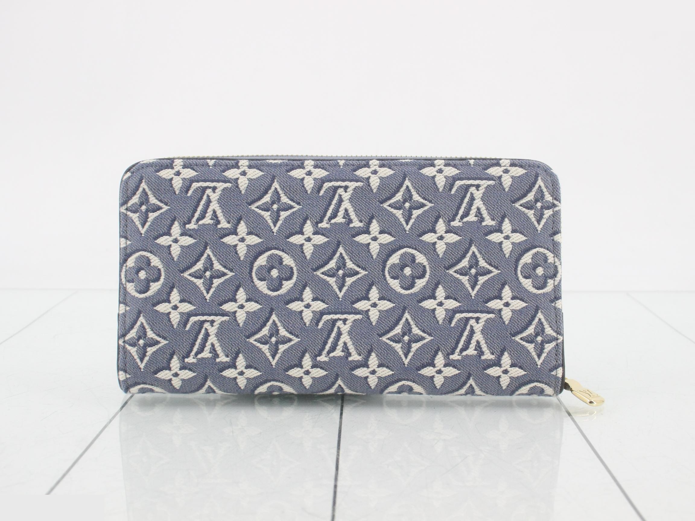 Zippy Wallet Signature — view 2