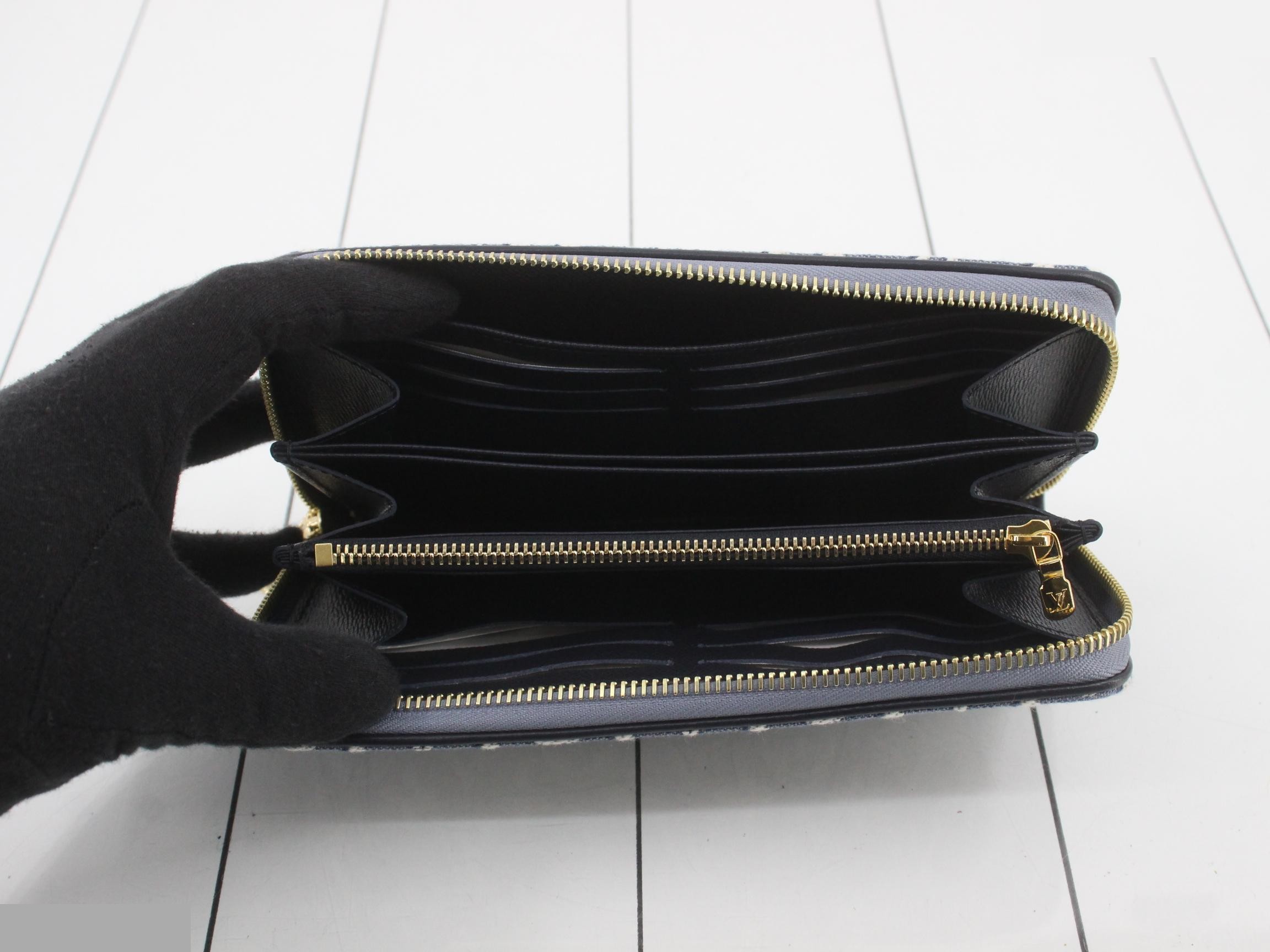 Zippy Wallet Signature — view 4